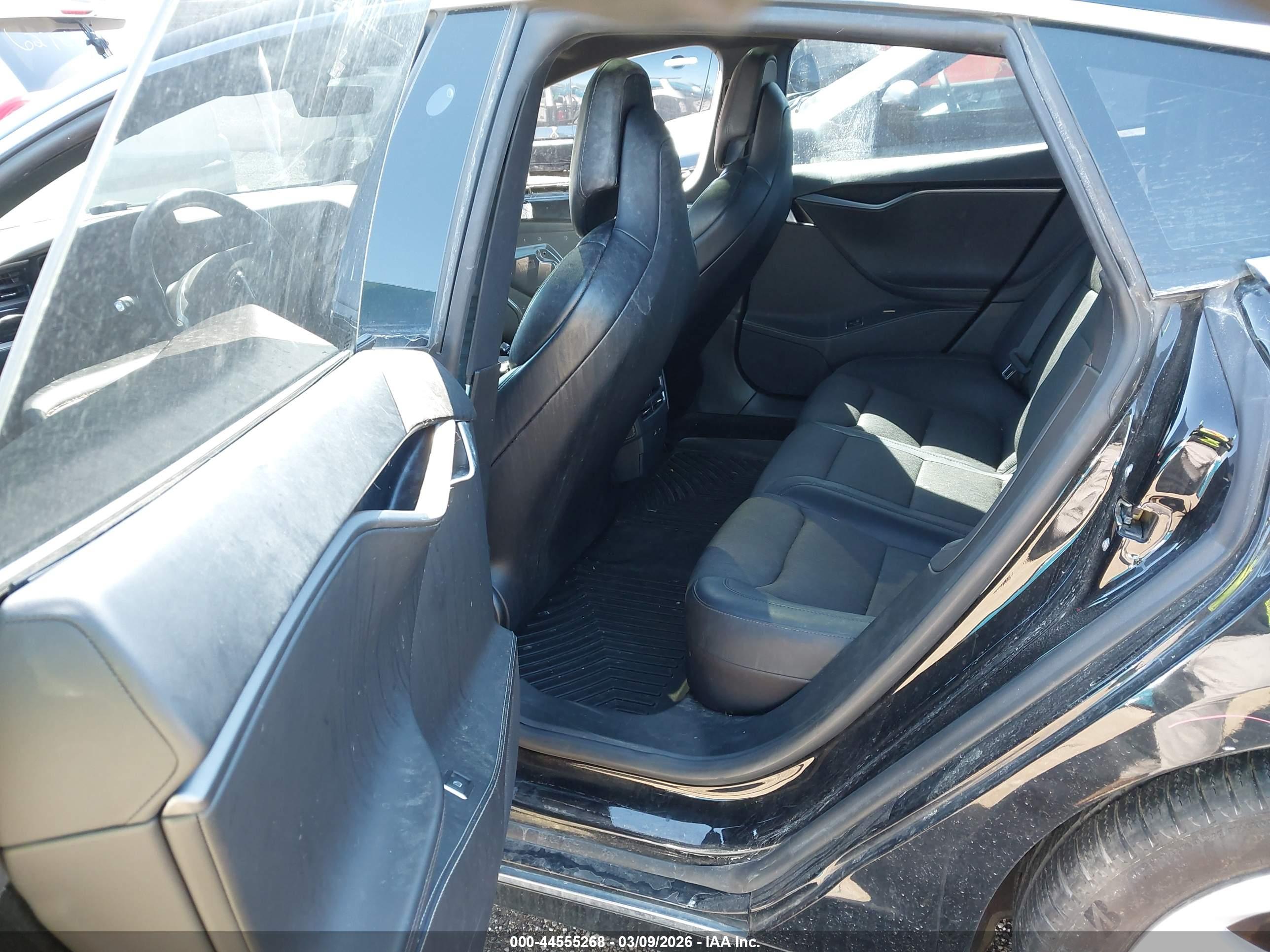 TESLA MODEL image 8