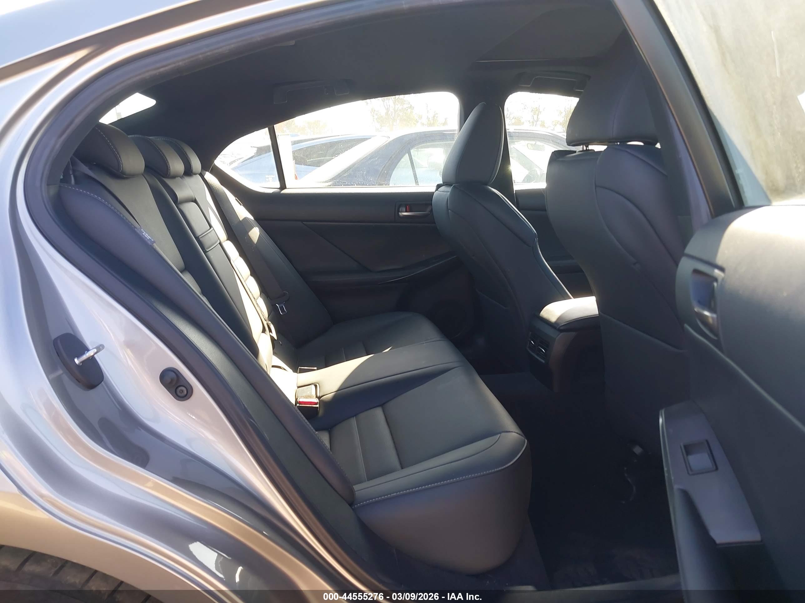 LEXUS IS image 8