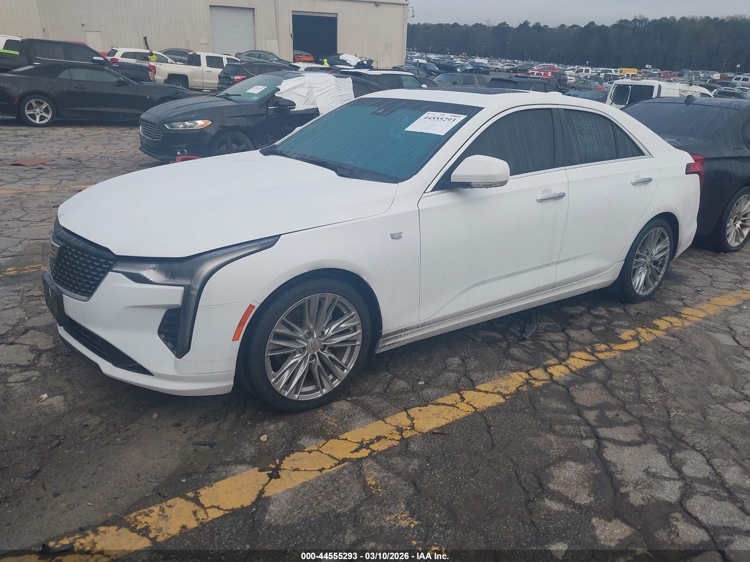 CADILLAC CT4 image 2