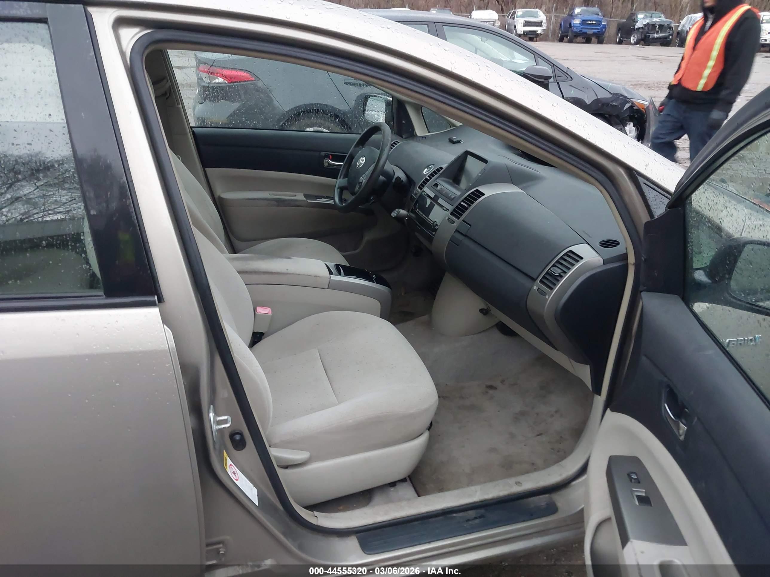 TOYOTA PRIUS image 5