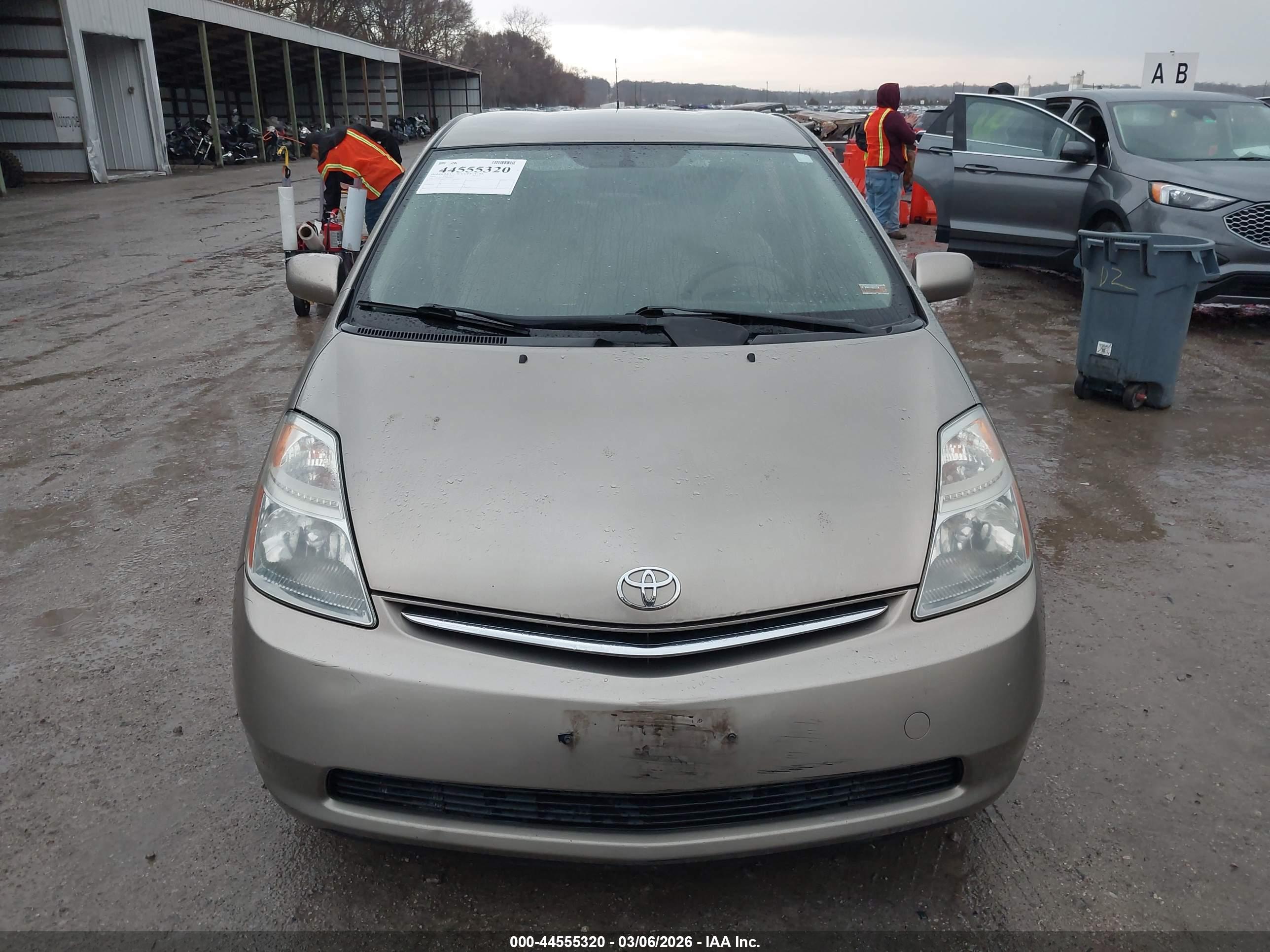 TOYOTA PRIUS image 6