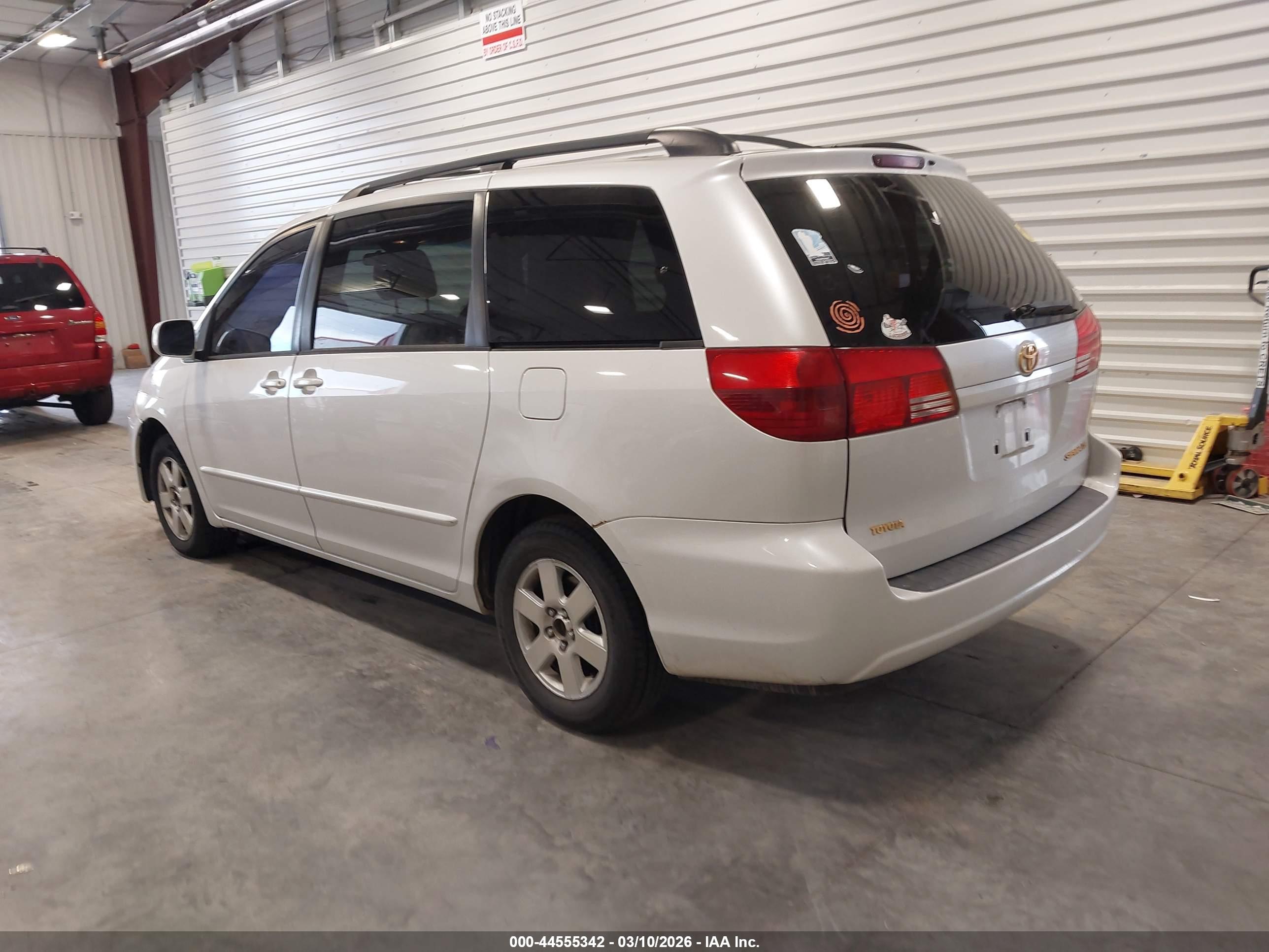 TOYOTA SIENNA image 3