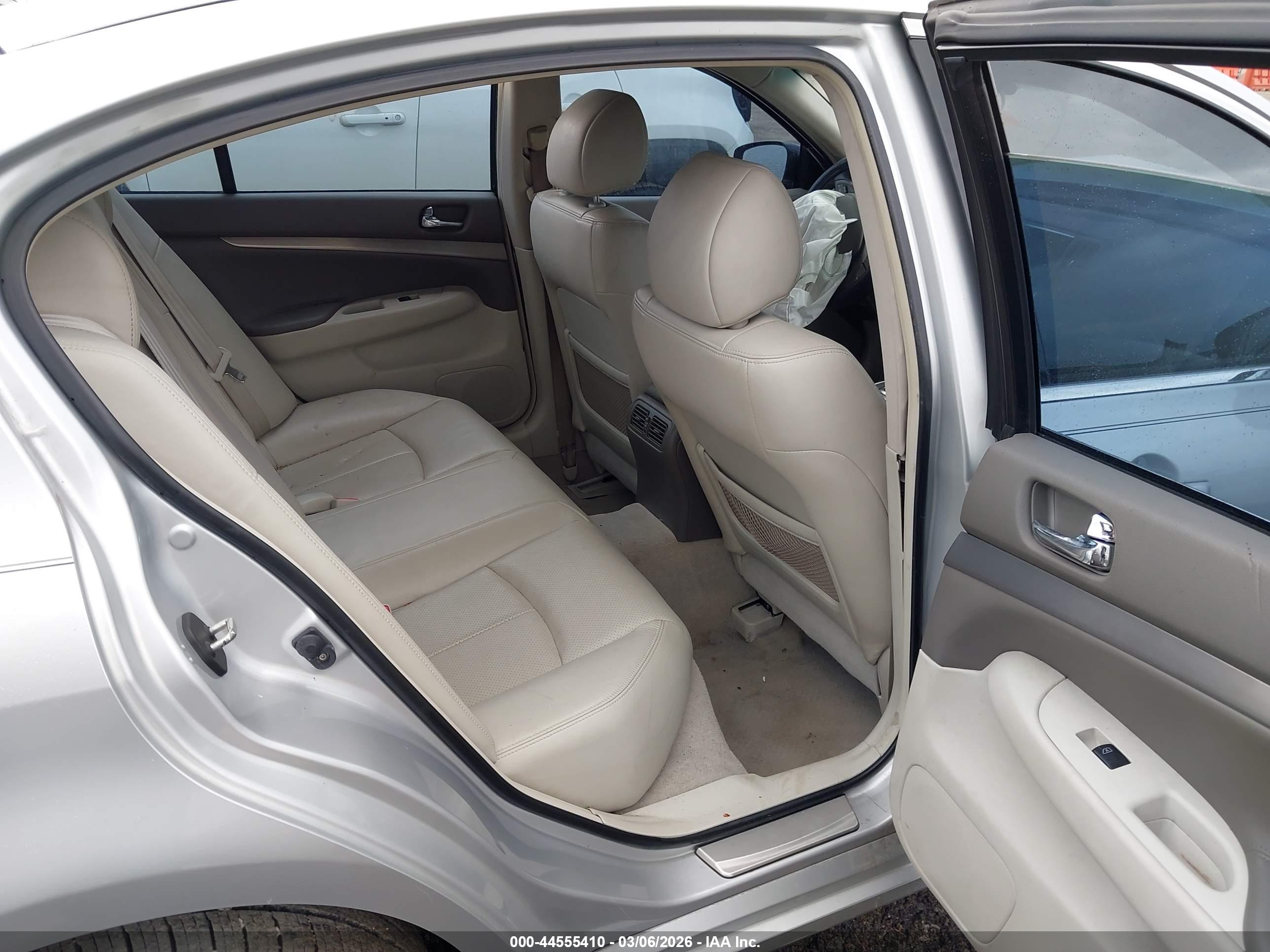 INFINITI G37X image 8