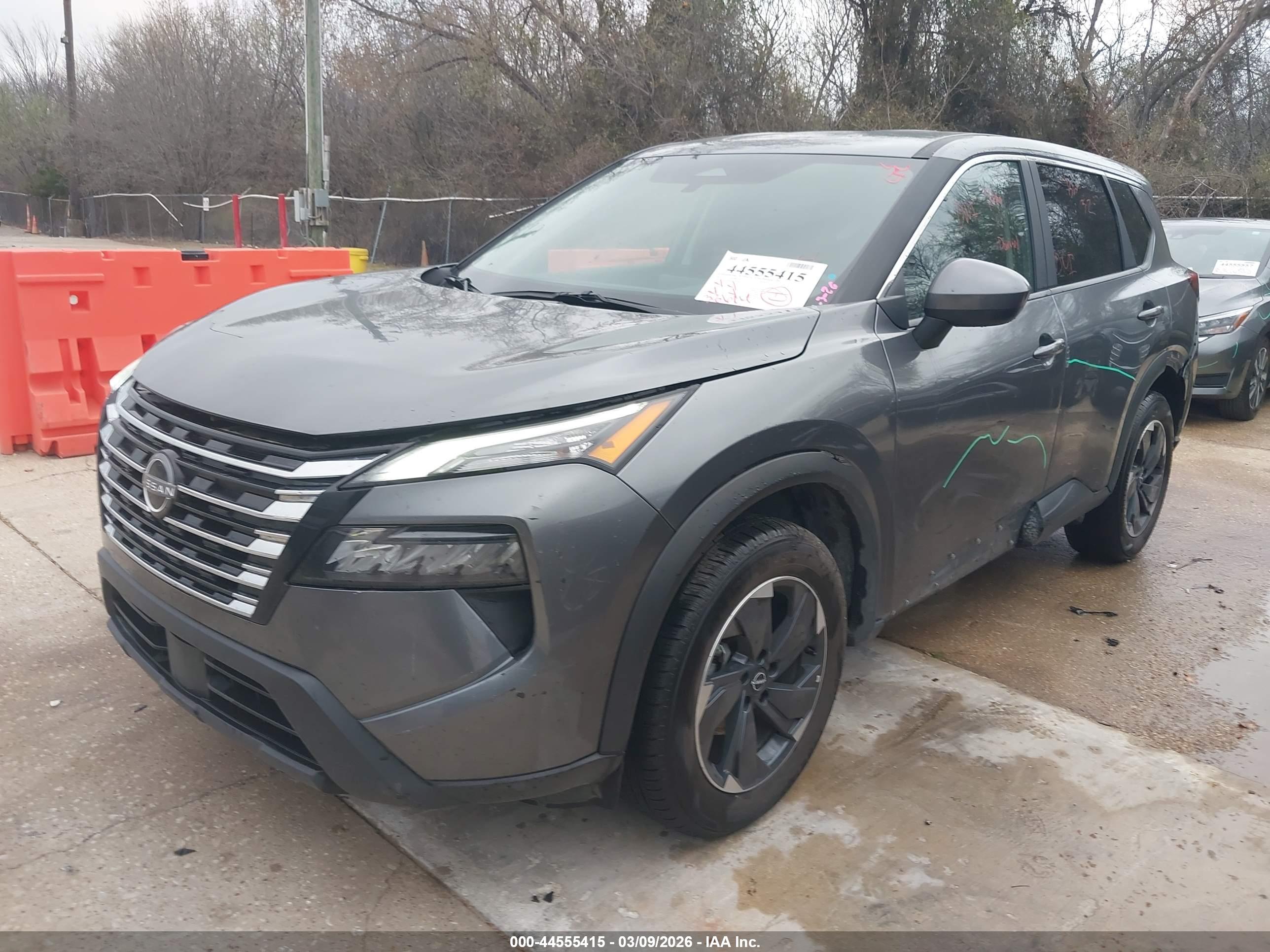 NISSAN ROGUE image 2