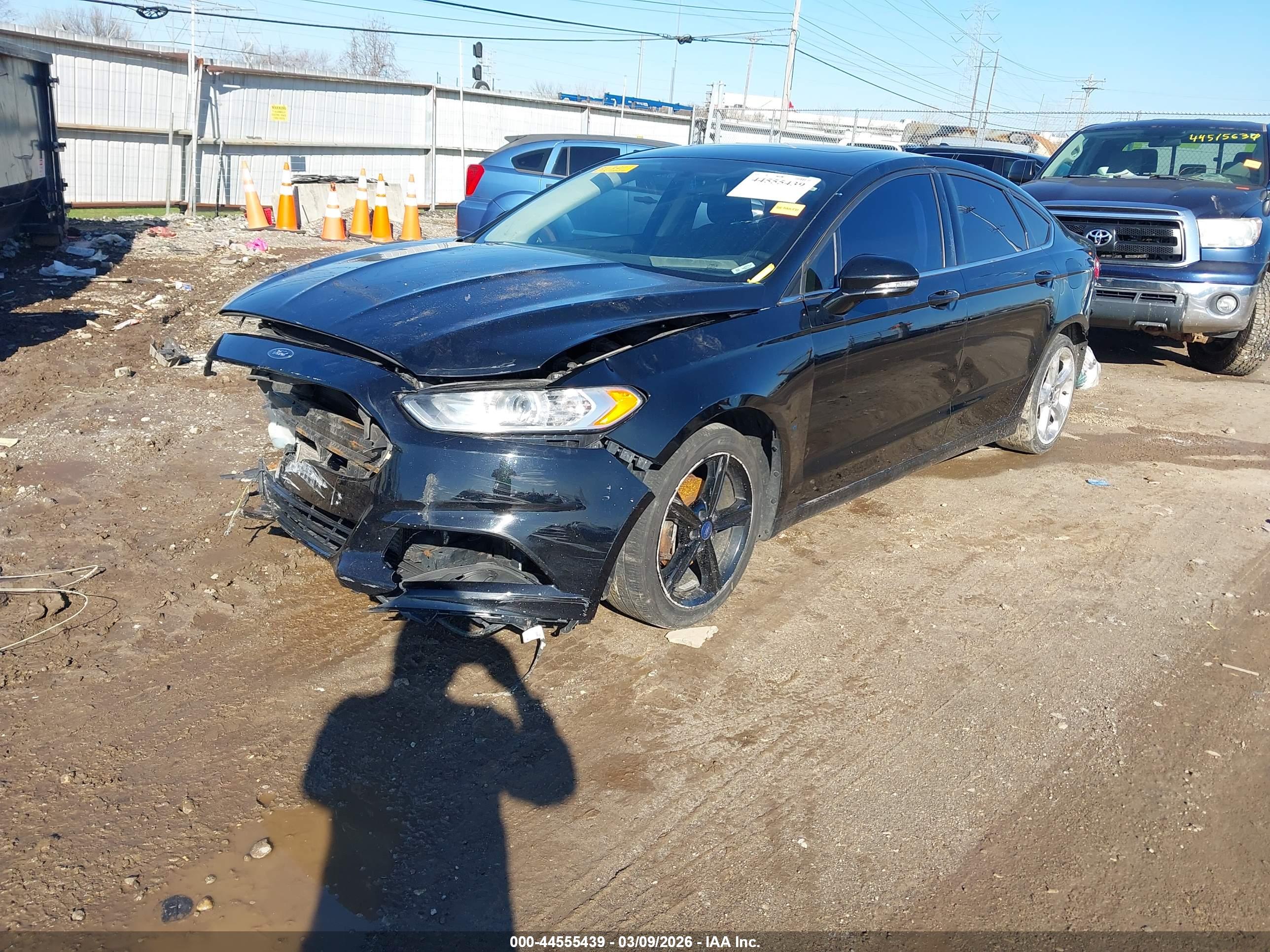 FORD FUSION image 2