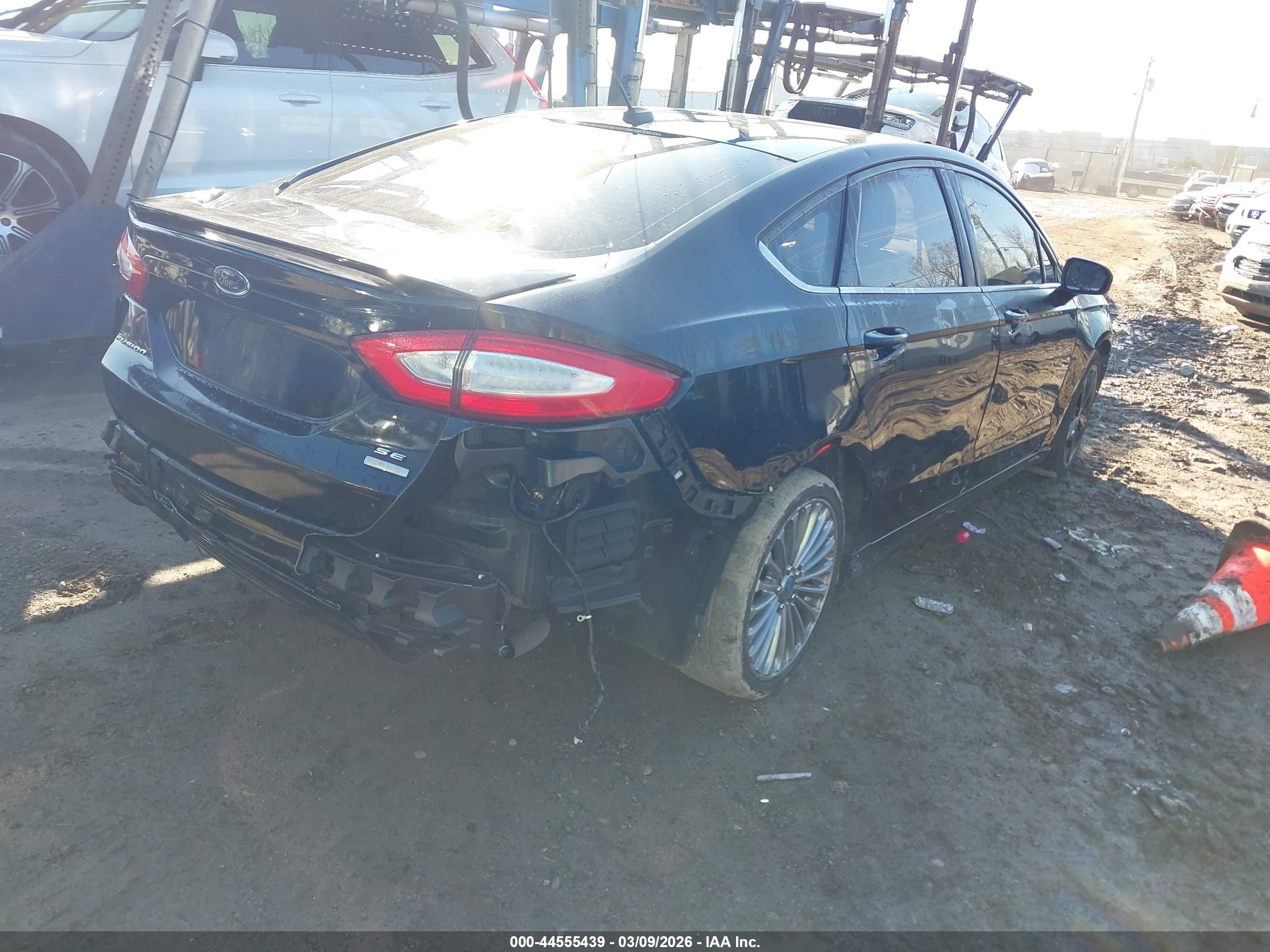 FORD FUSION image 4