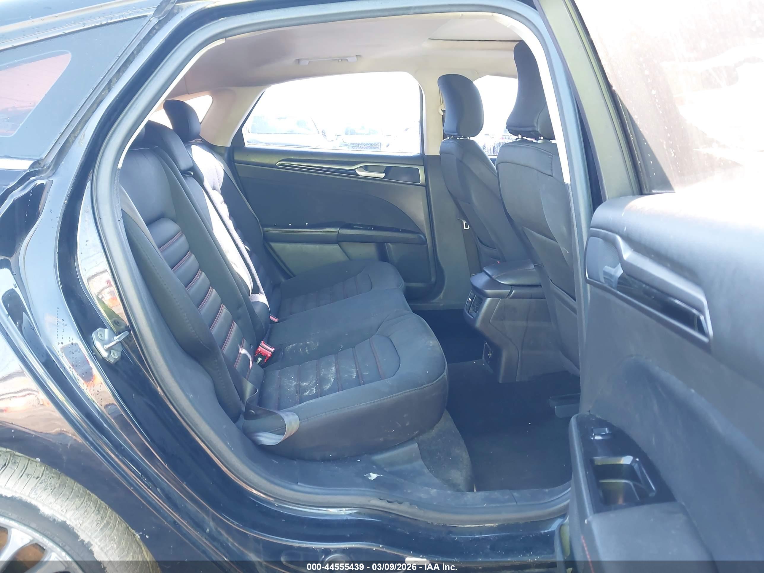 FORD FUSION image 8