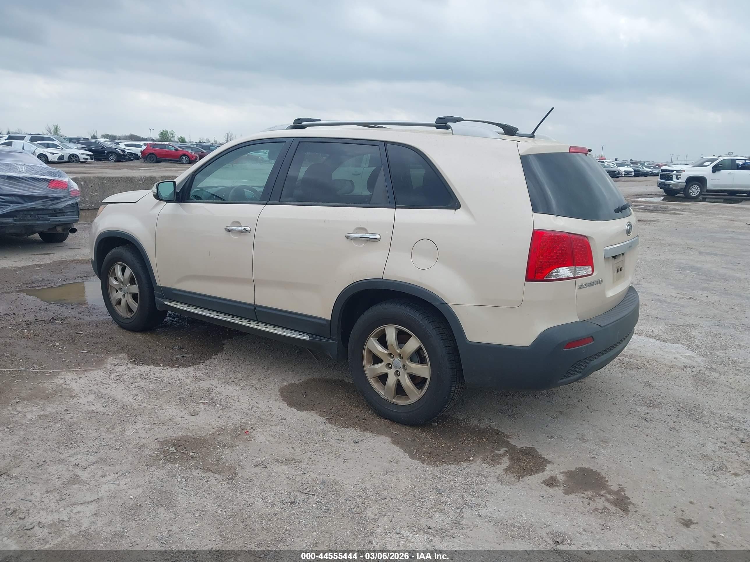 KIA SORENTO image 3