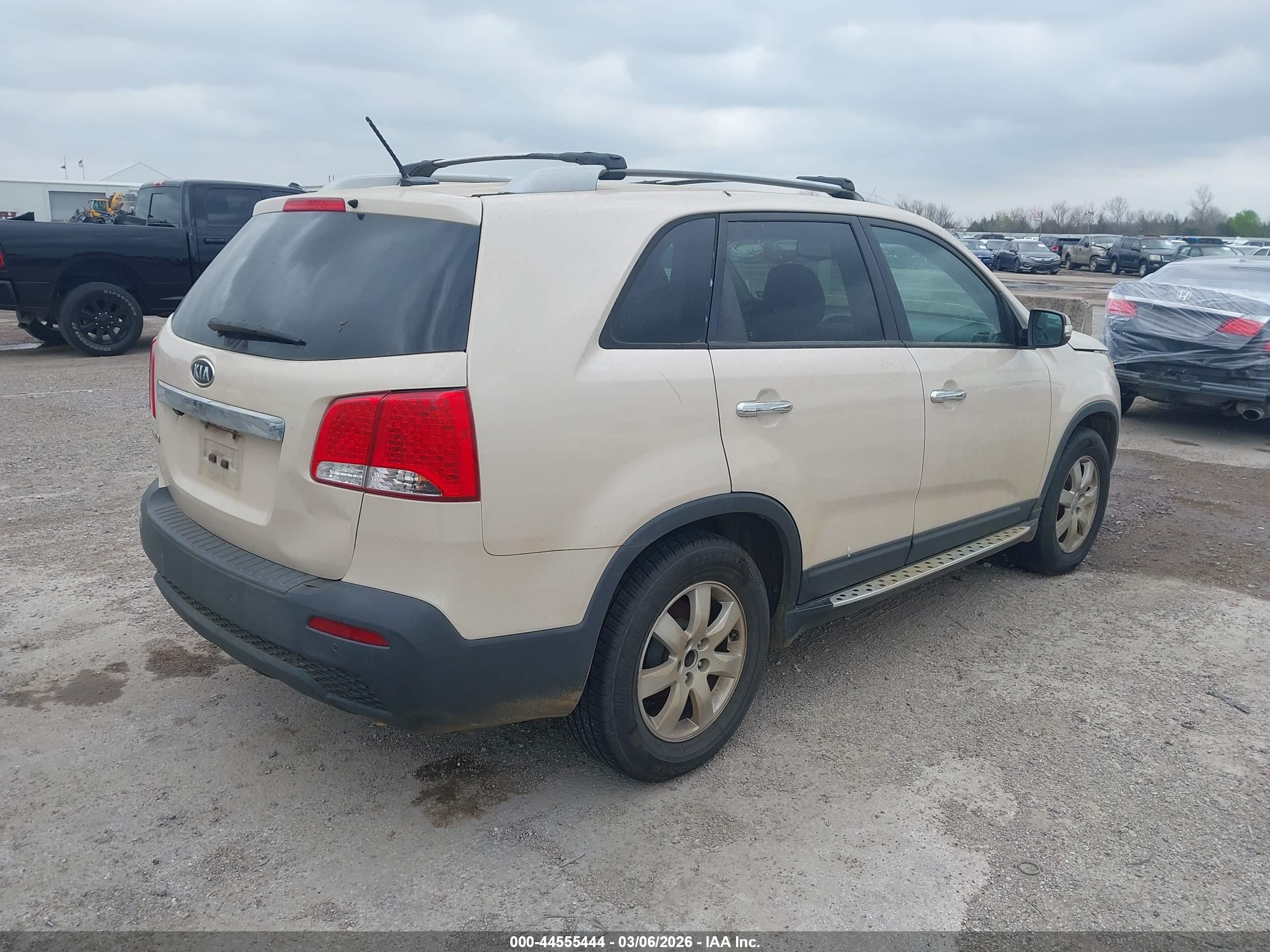KIA SORENTO image 4