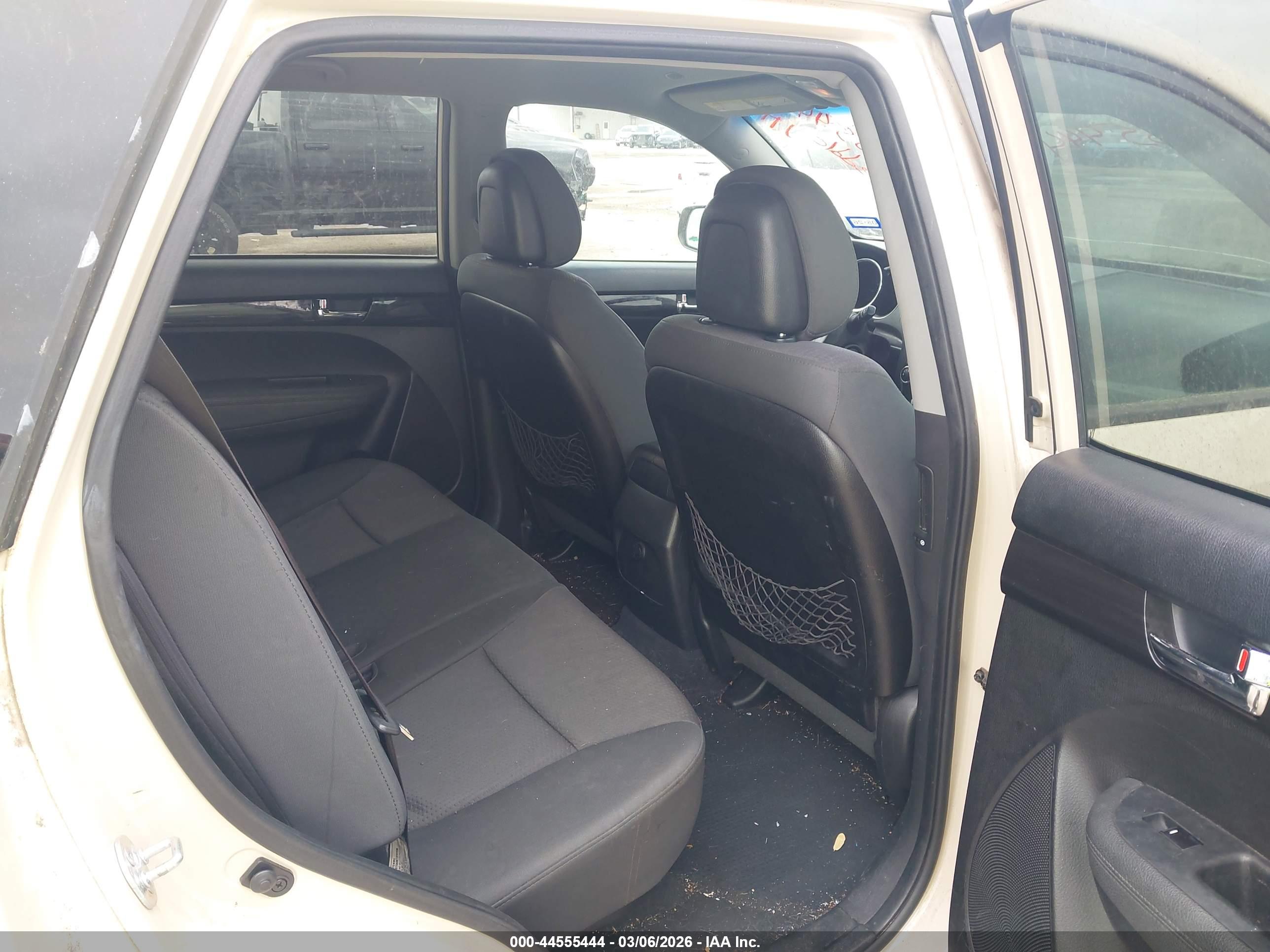 KIA SORENTO image 8