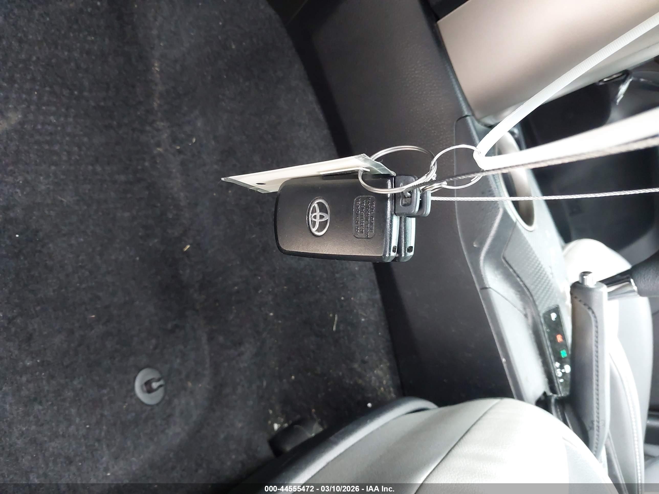 TOYOTA RAV4 image 11