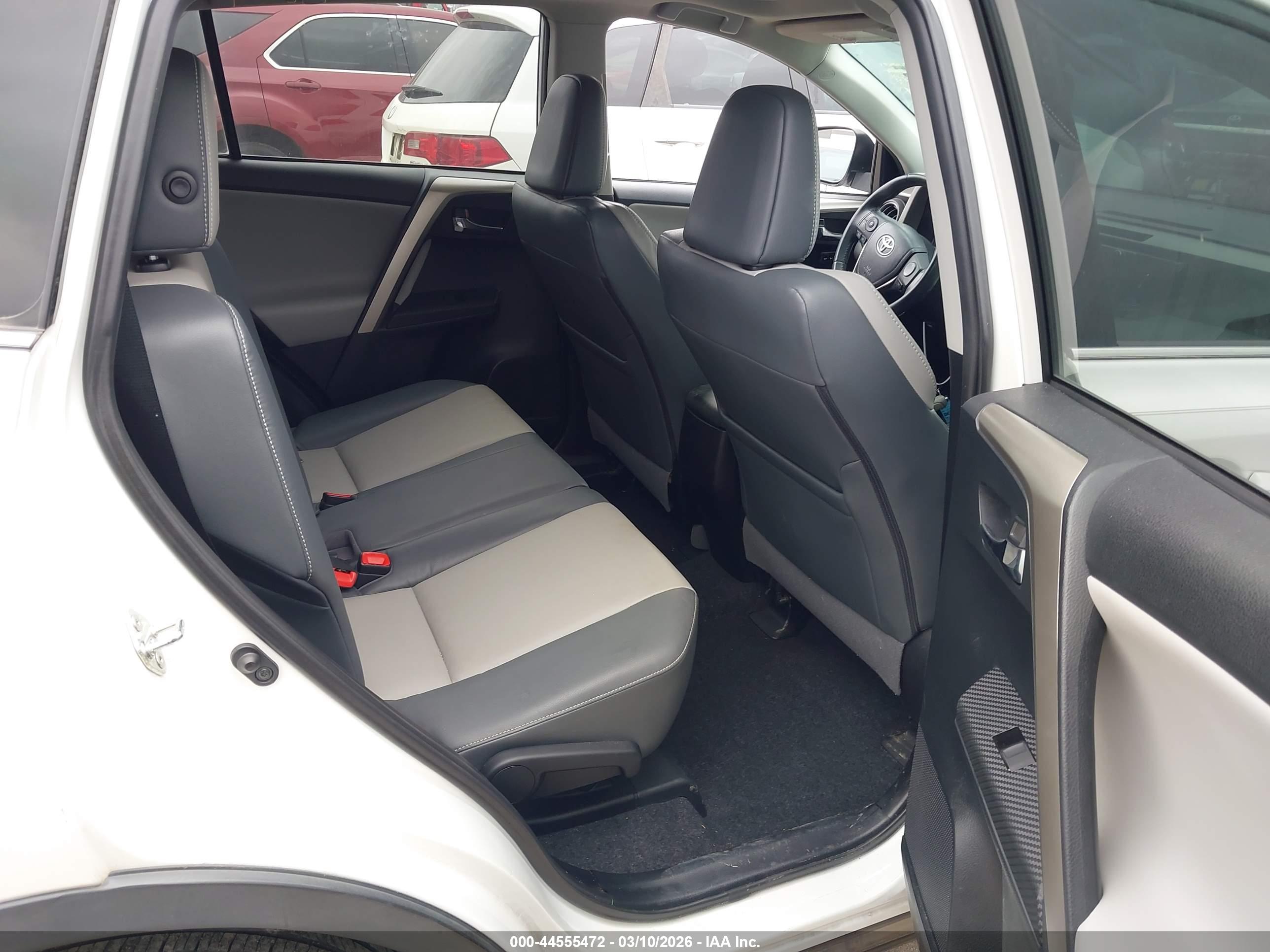 TOYOTA RAV4 image 8