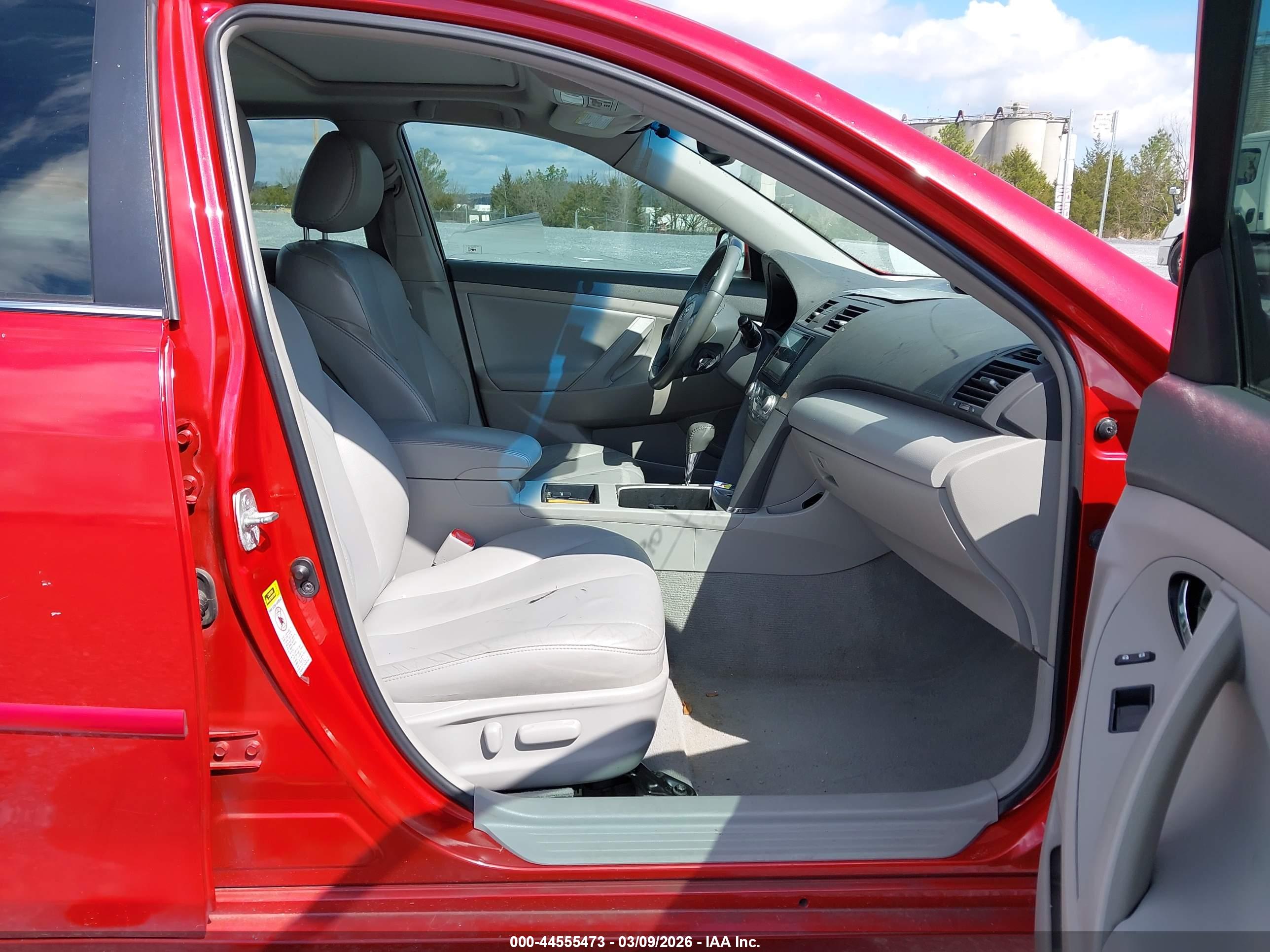 TOYOTA CAMRY image 5