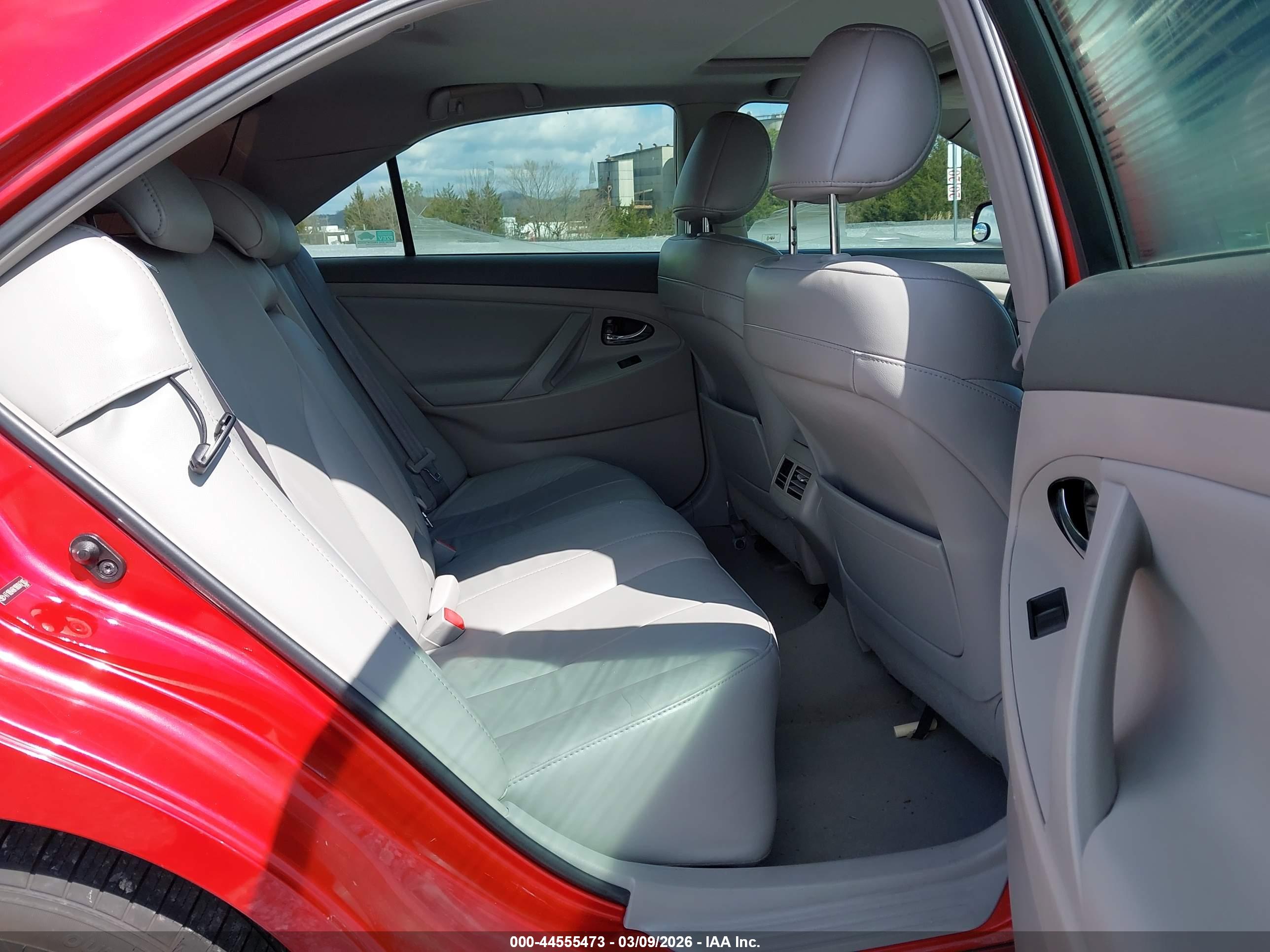 TOYOTA CAMRY image 8
