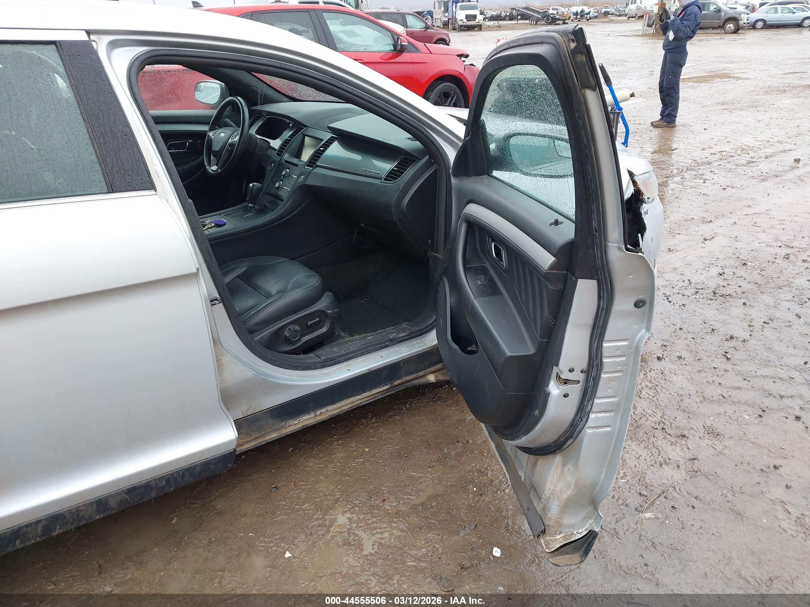 FORD TAURUS image 5