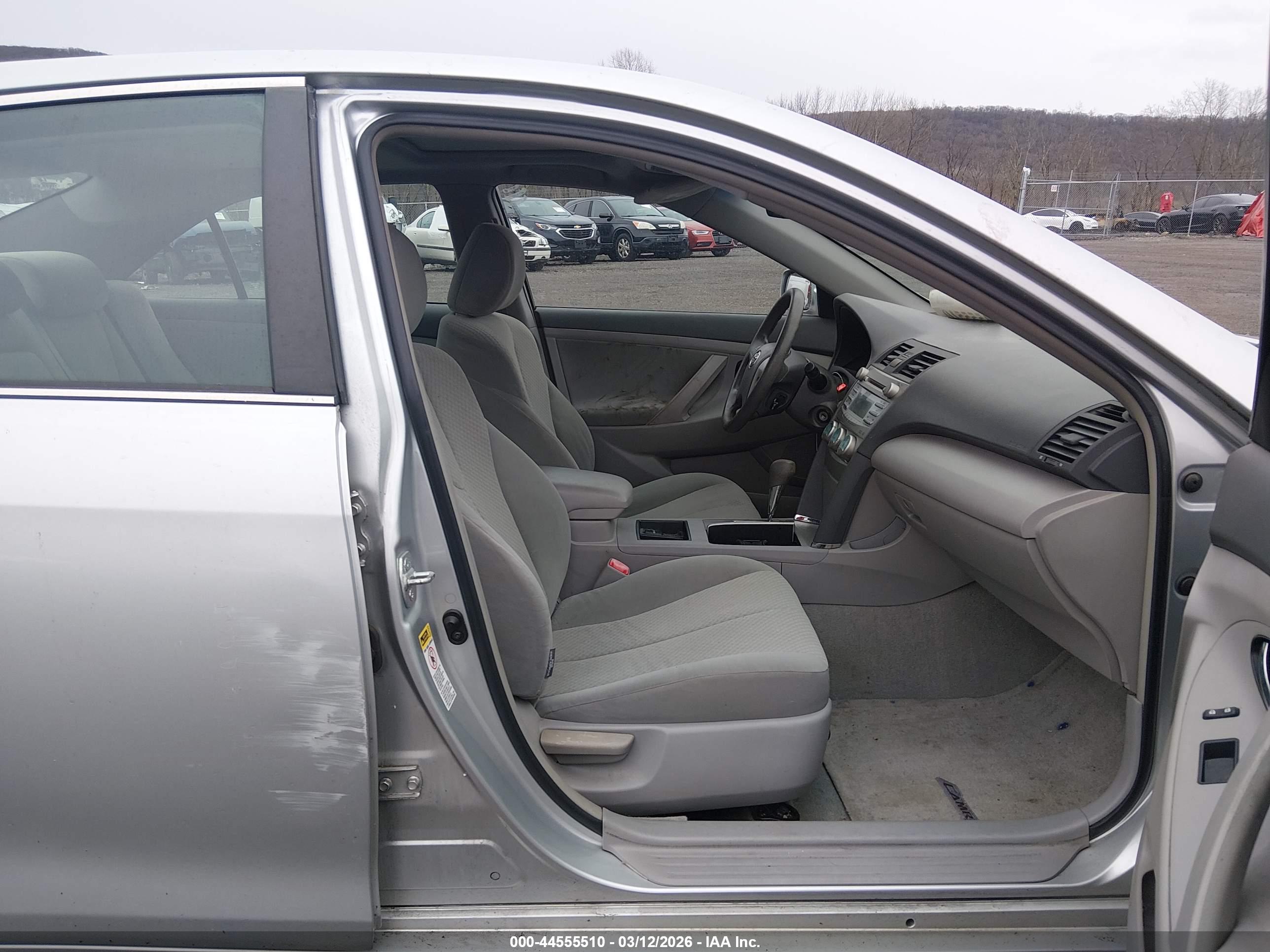 TOYOTA CAMRY image 5