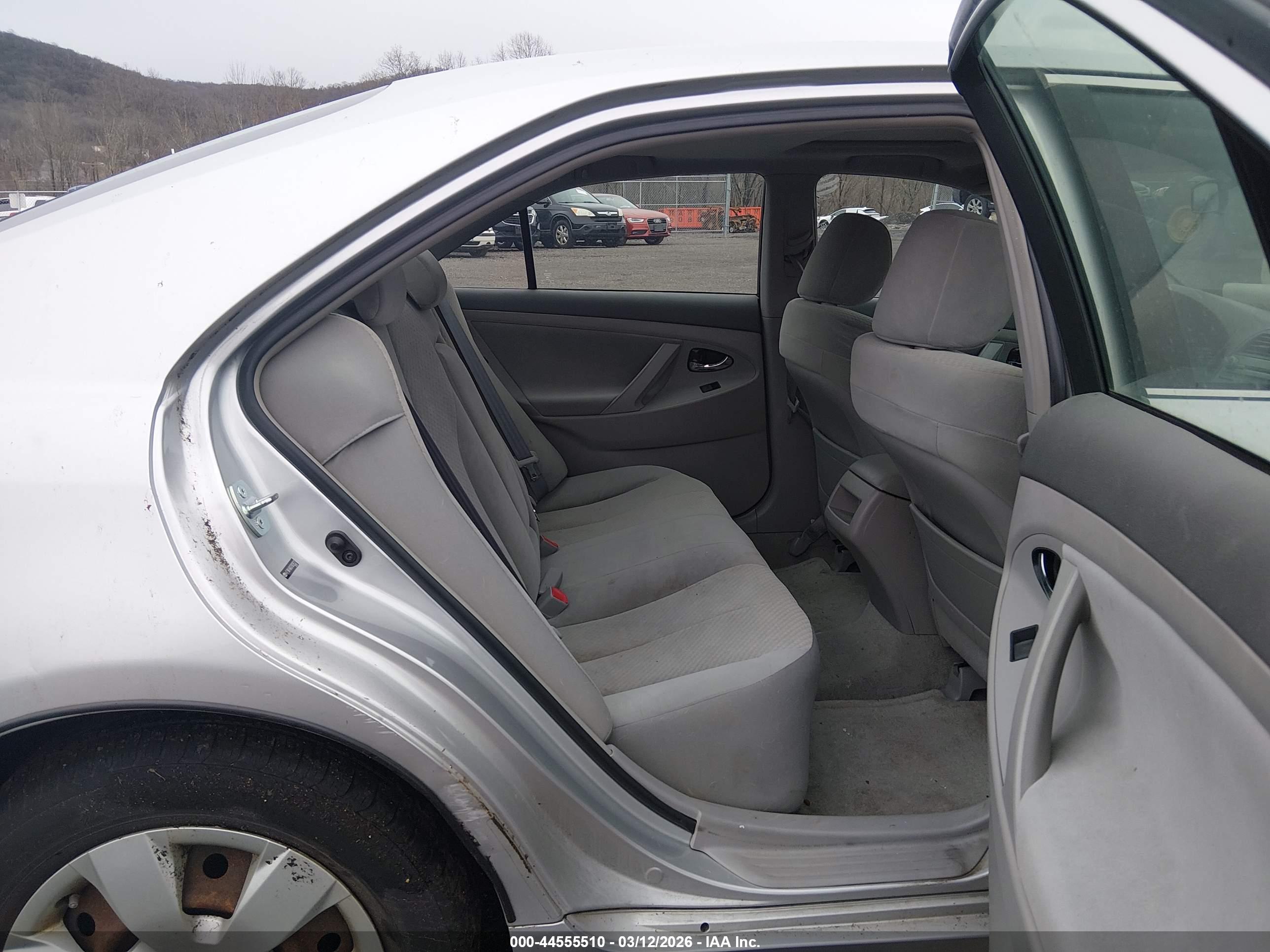 TOYOTA CAMRY image 8