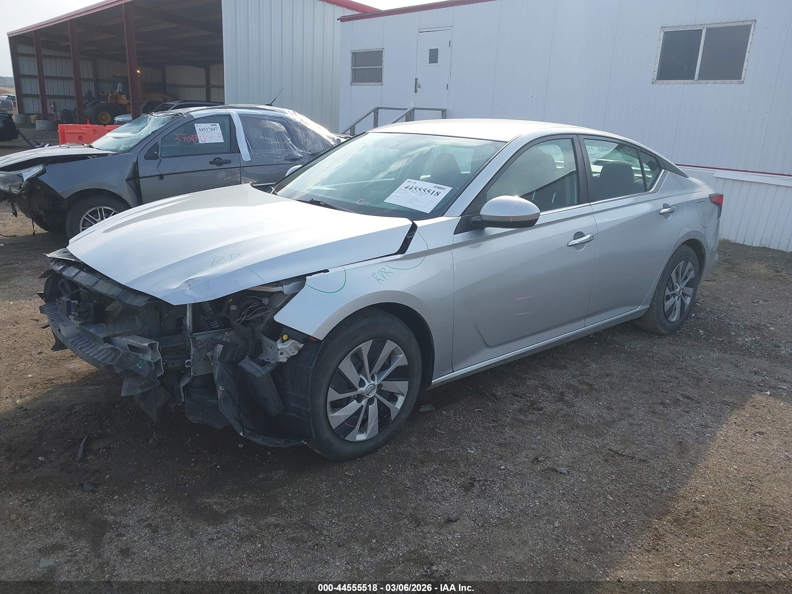 NISSAN ALTIMA image 2