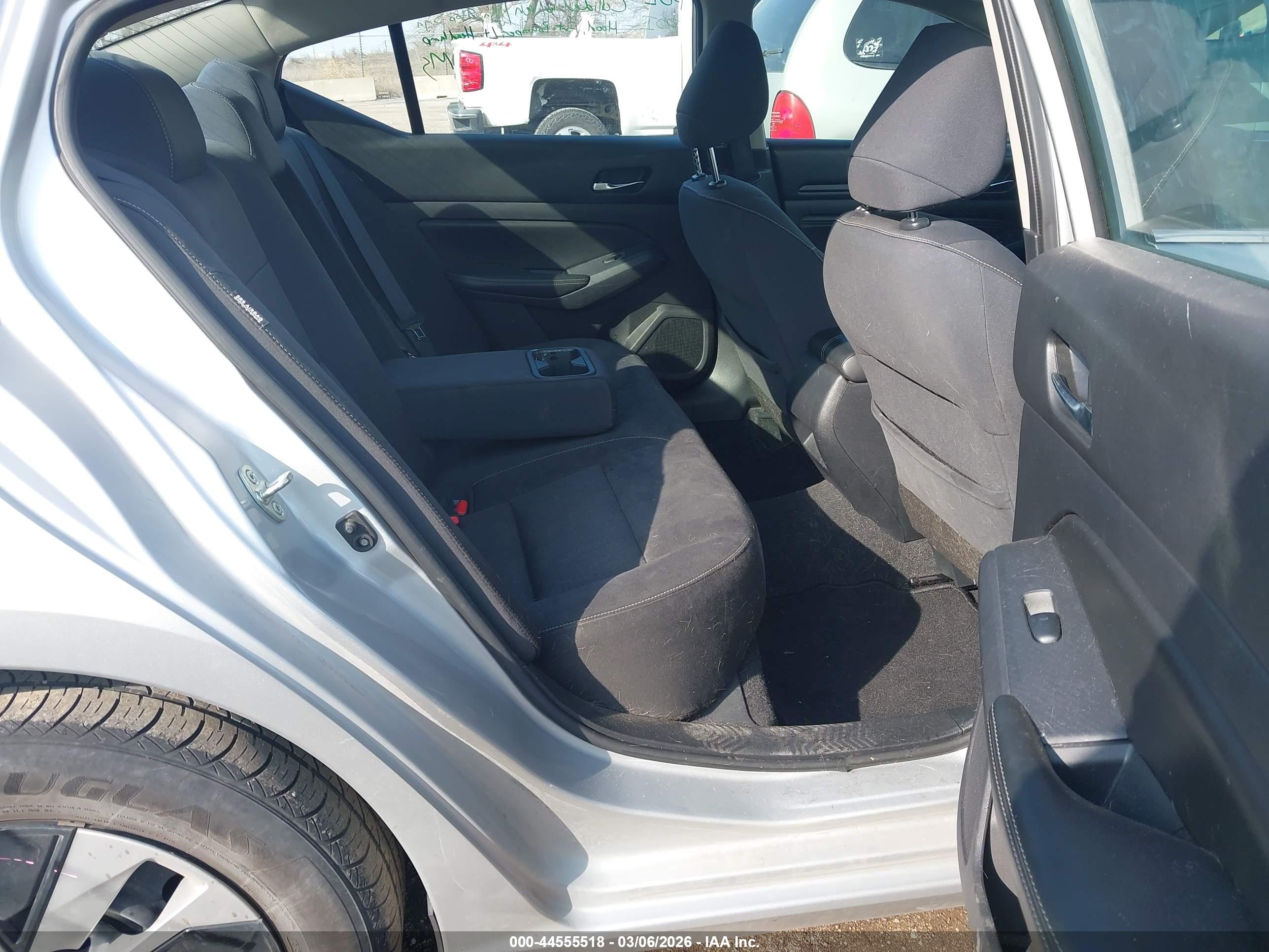 NISSAN ALTIMA image 8