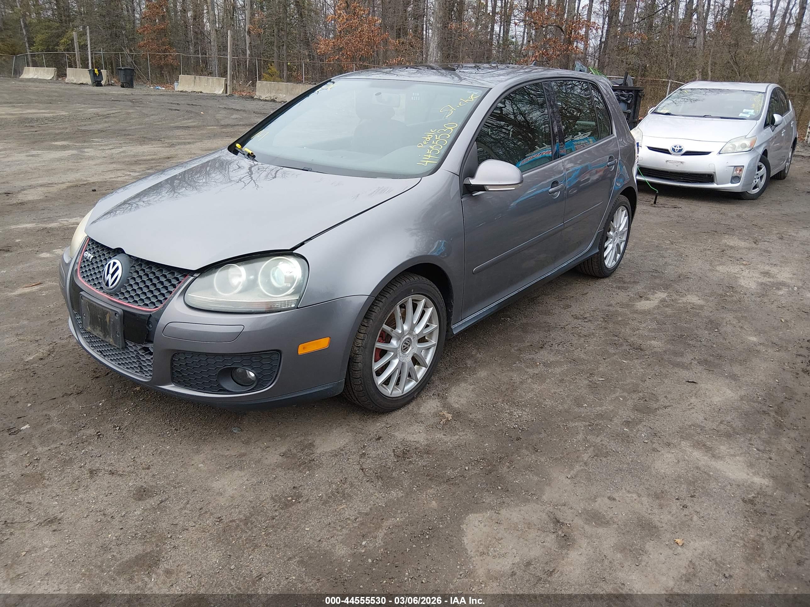 VOLKSWAGEN GTI image 2