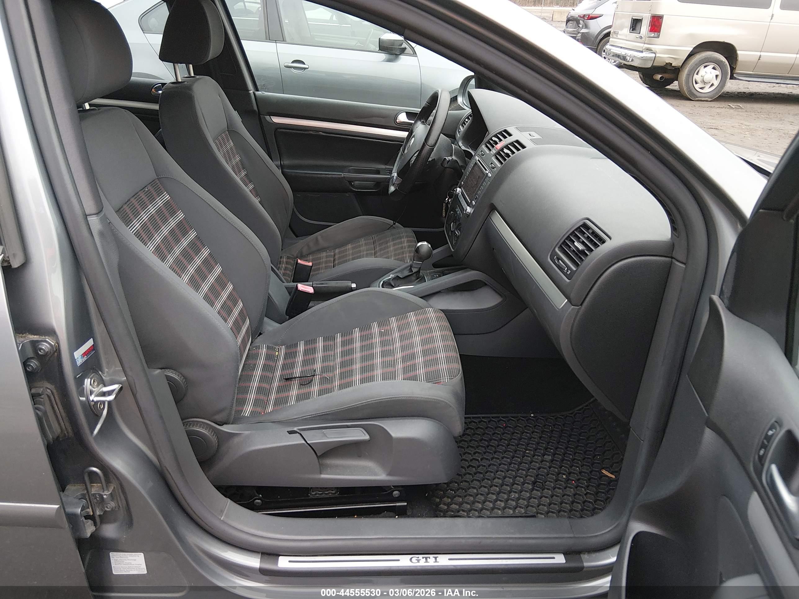 VOLKSWAGEN GTI image 5