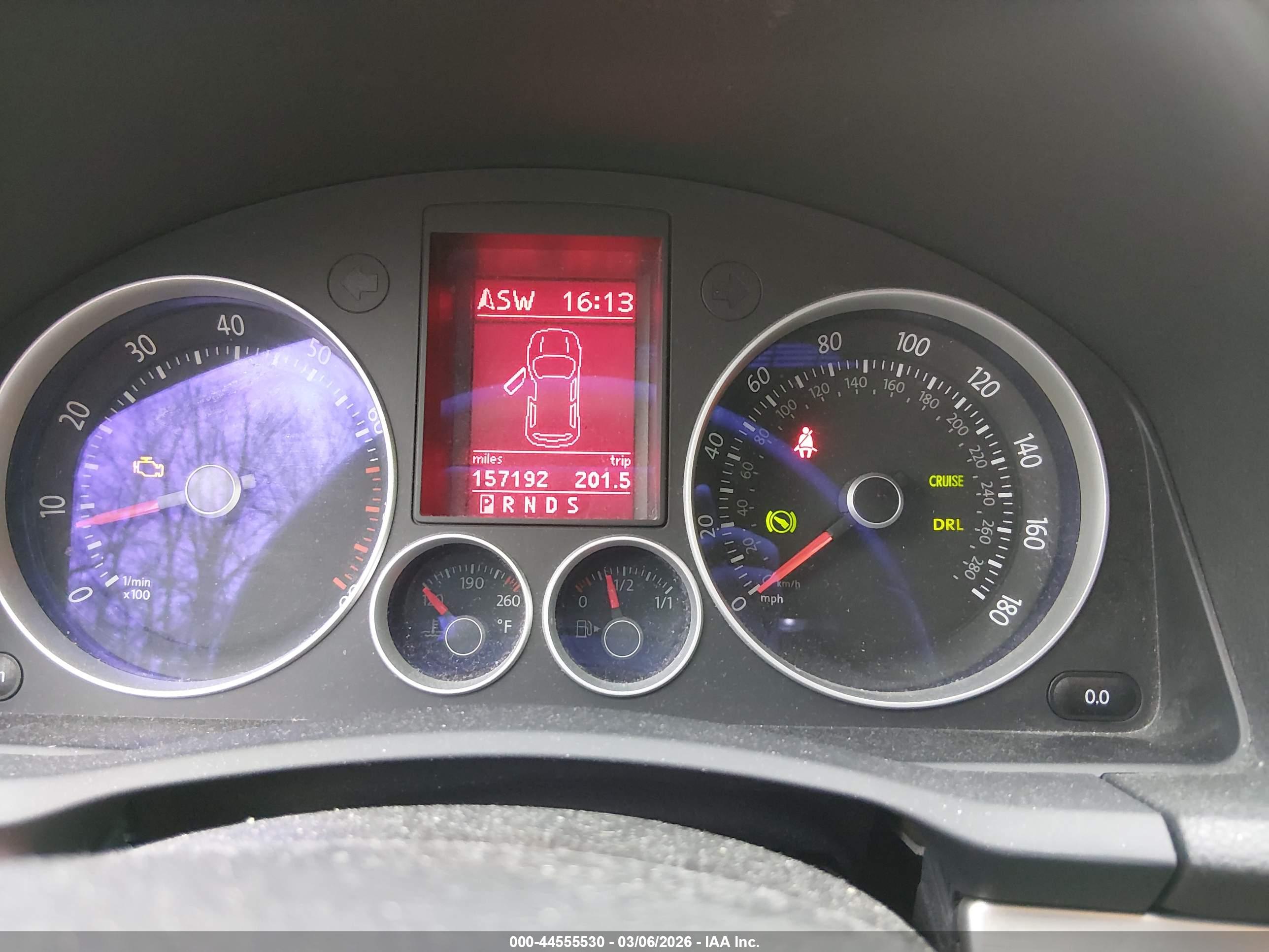 VOLKSWAGEN GTI image 7