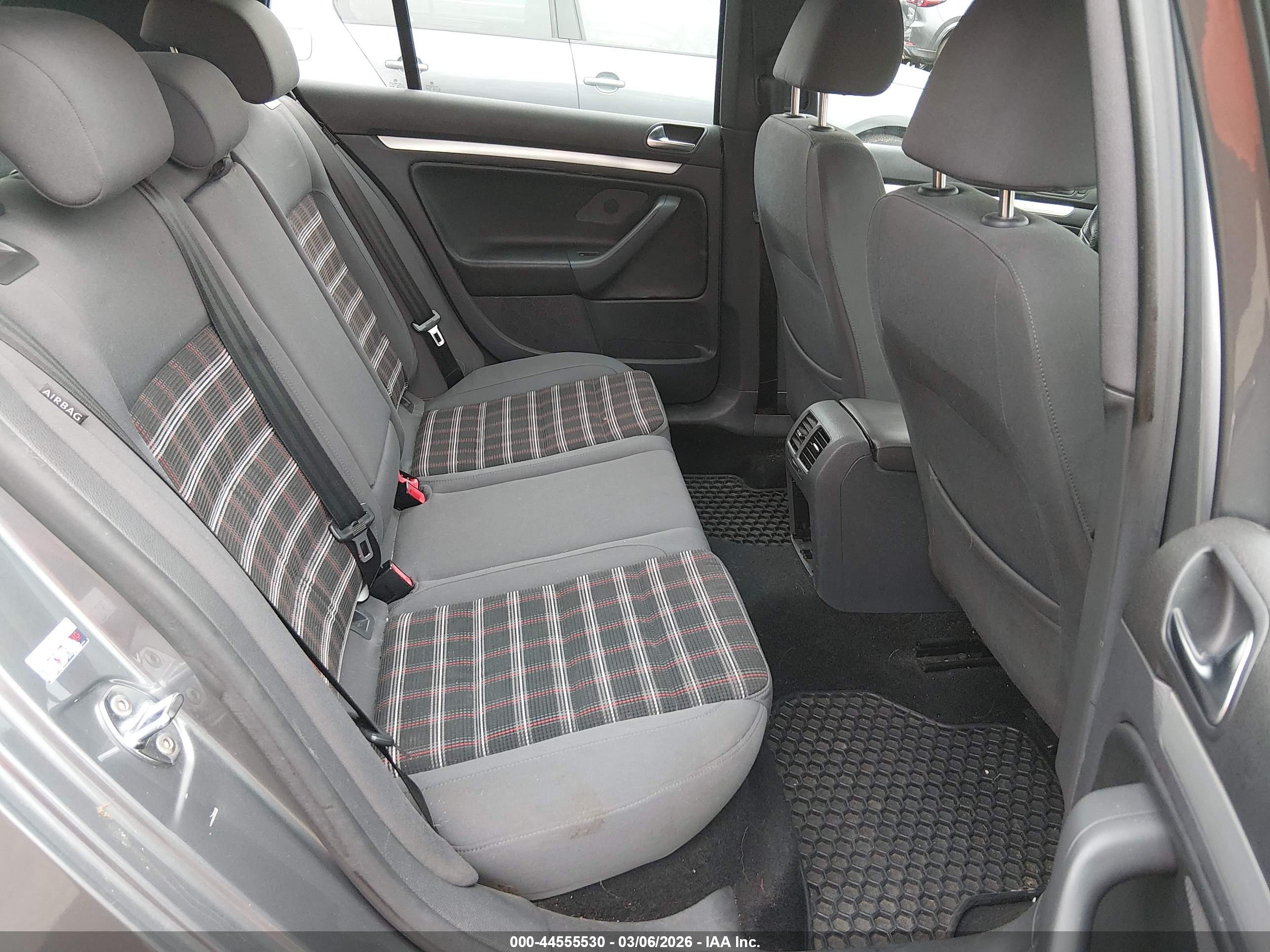 VOLKSWAGEN GTI image 8