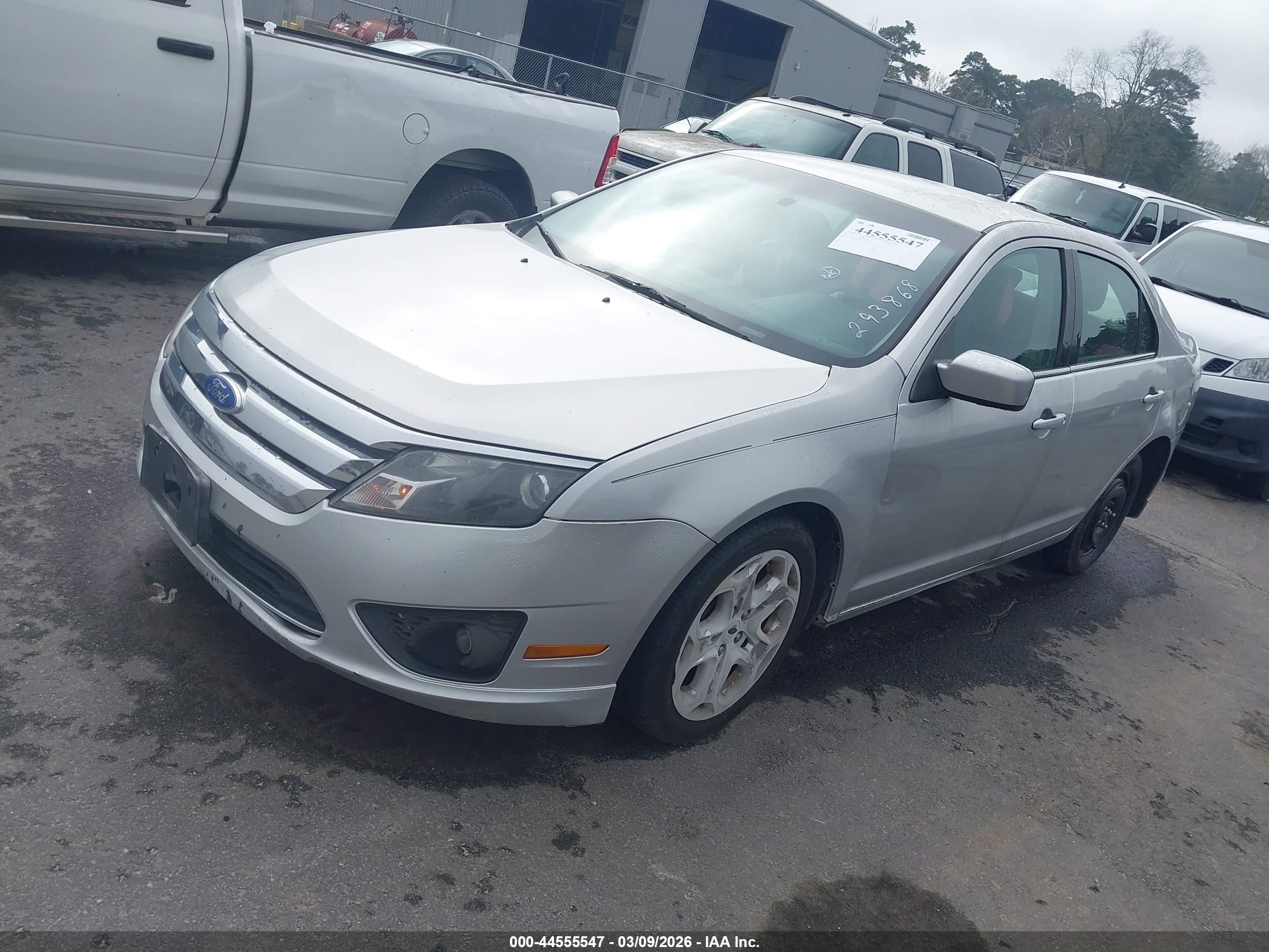 FORD FUSION image 2