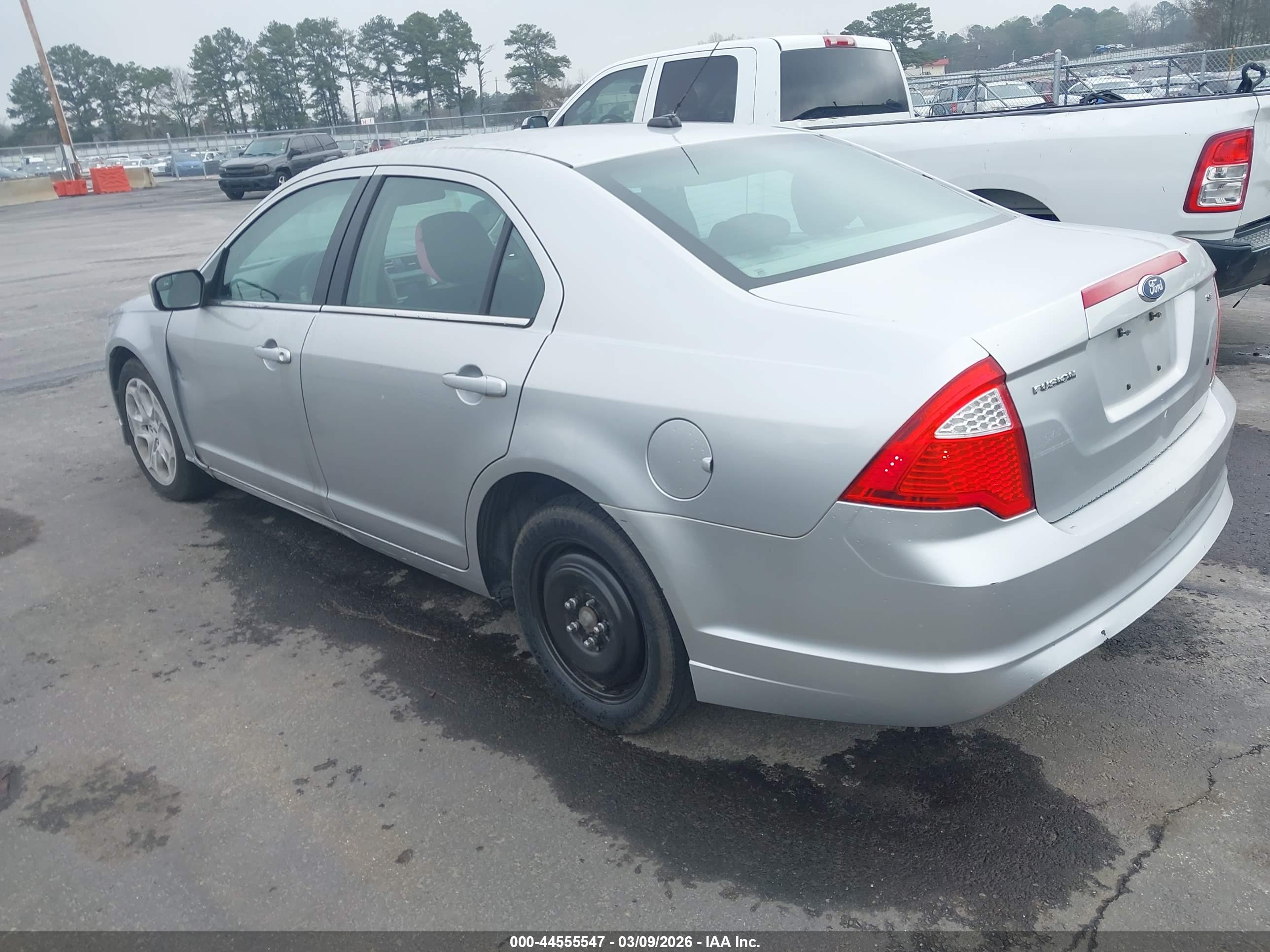 FORD FUSION image 3