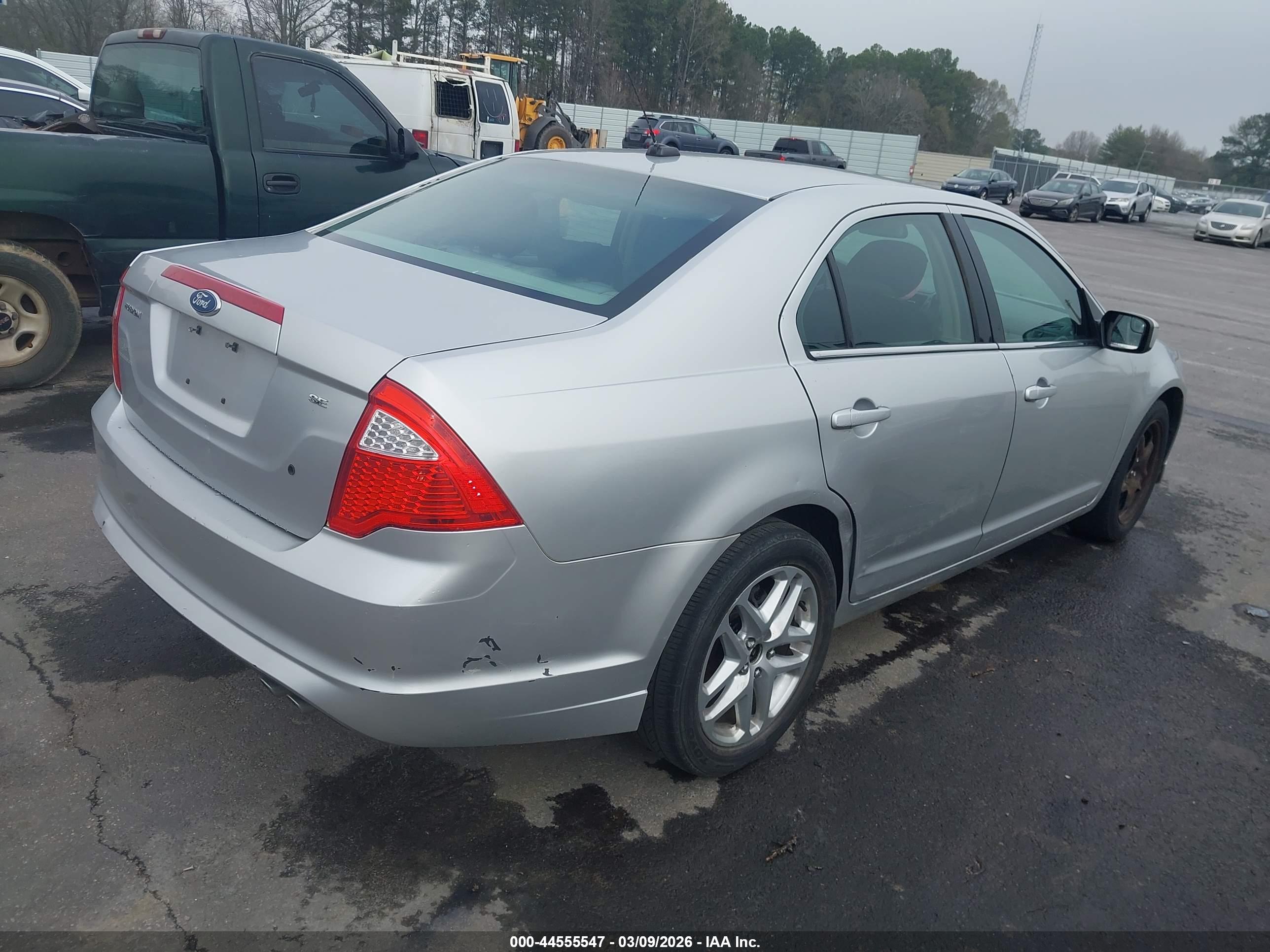 FORD FUSION image 4