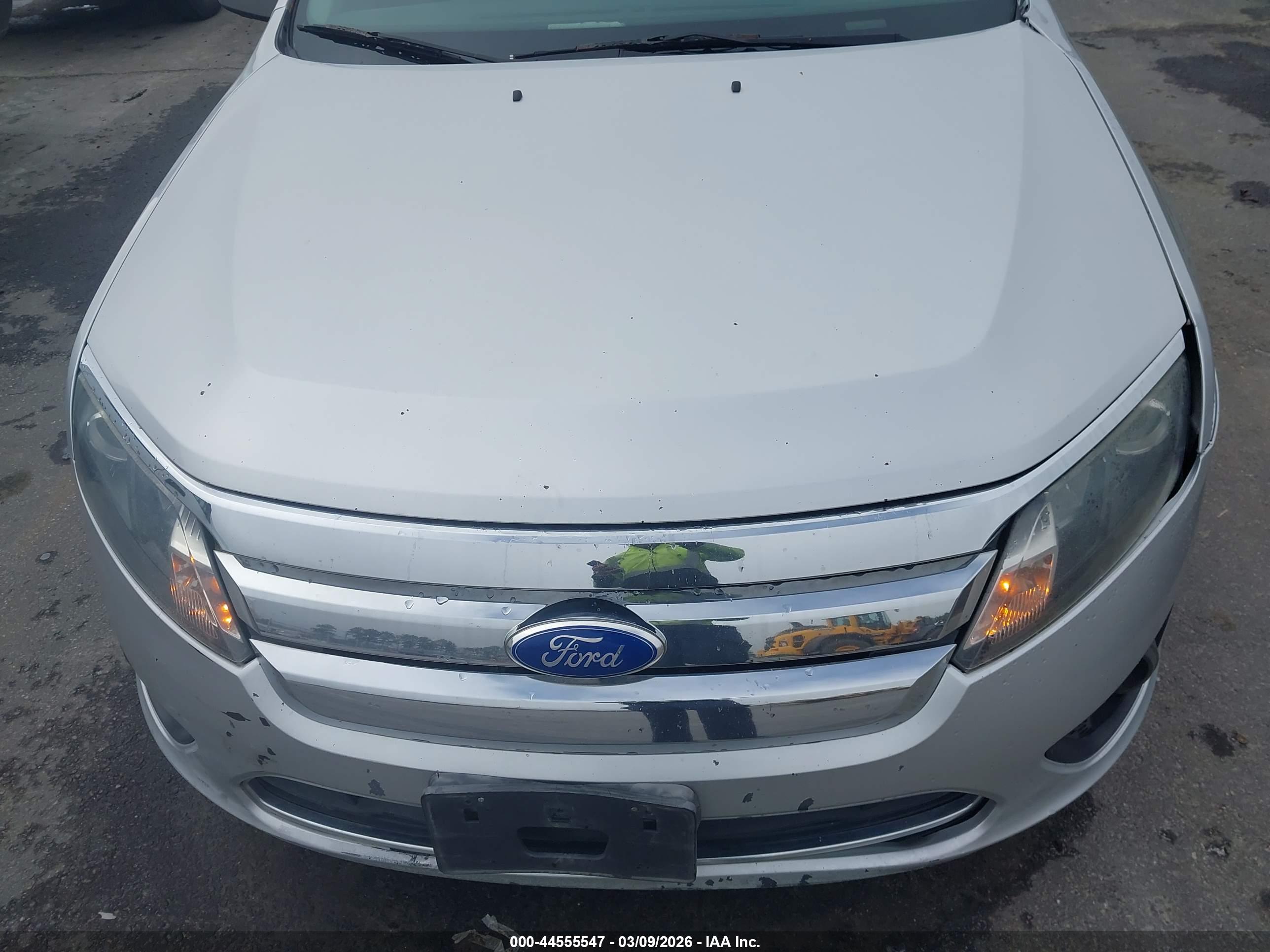 FORD FUSION image 6