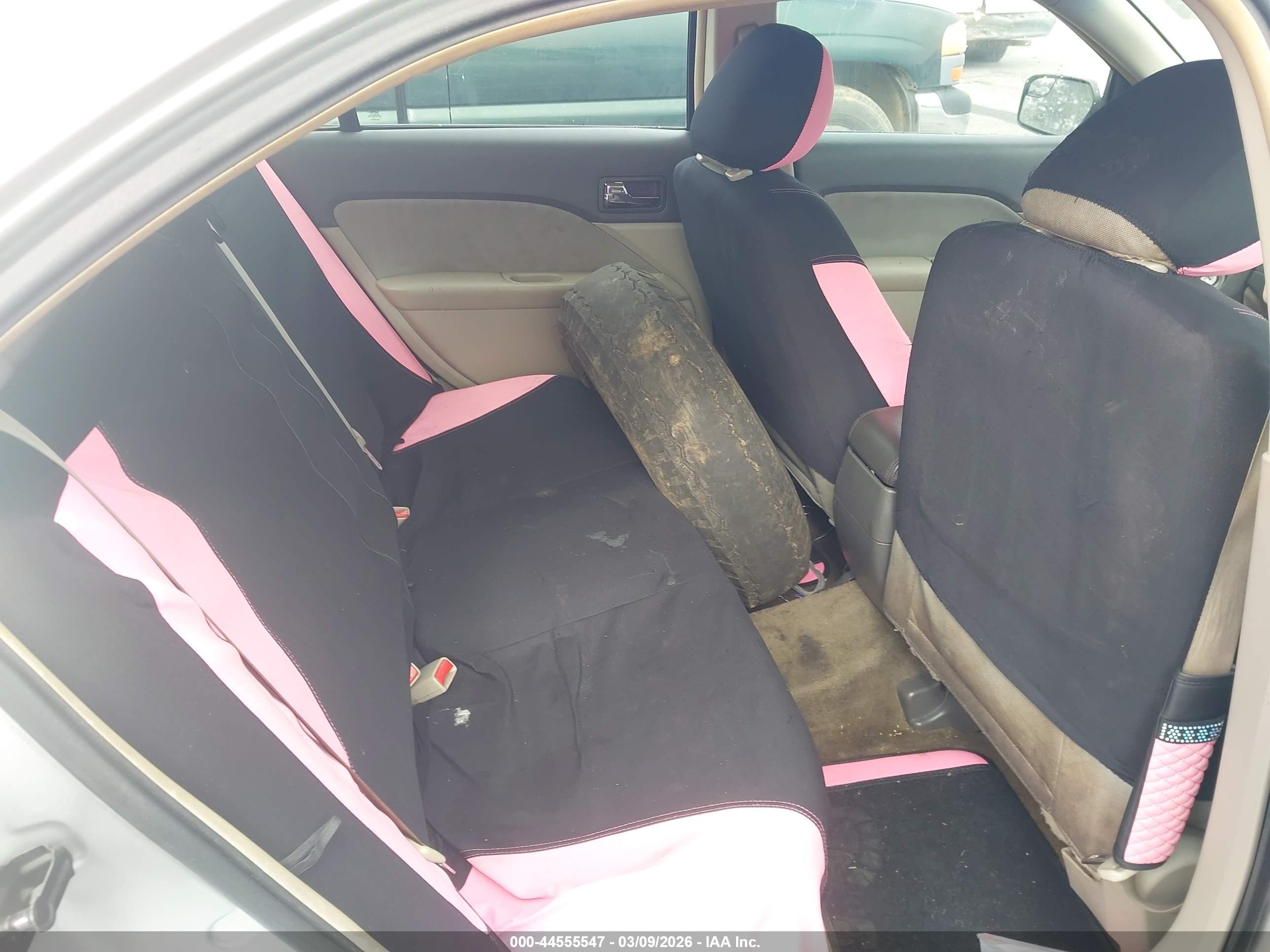 FORD FUSION image 8