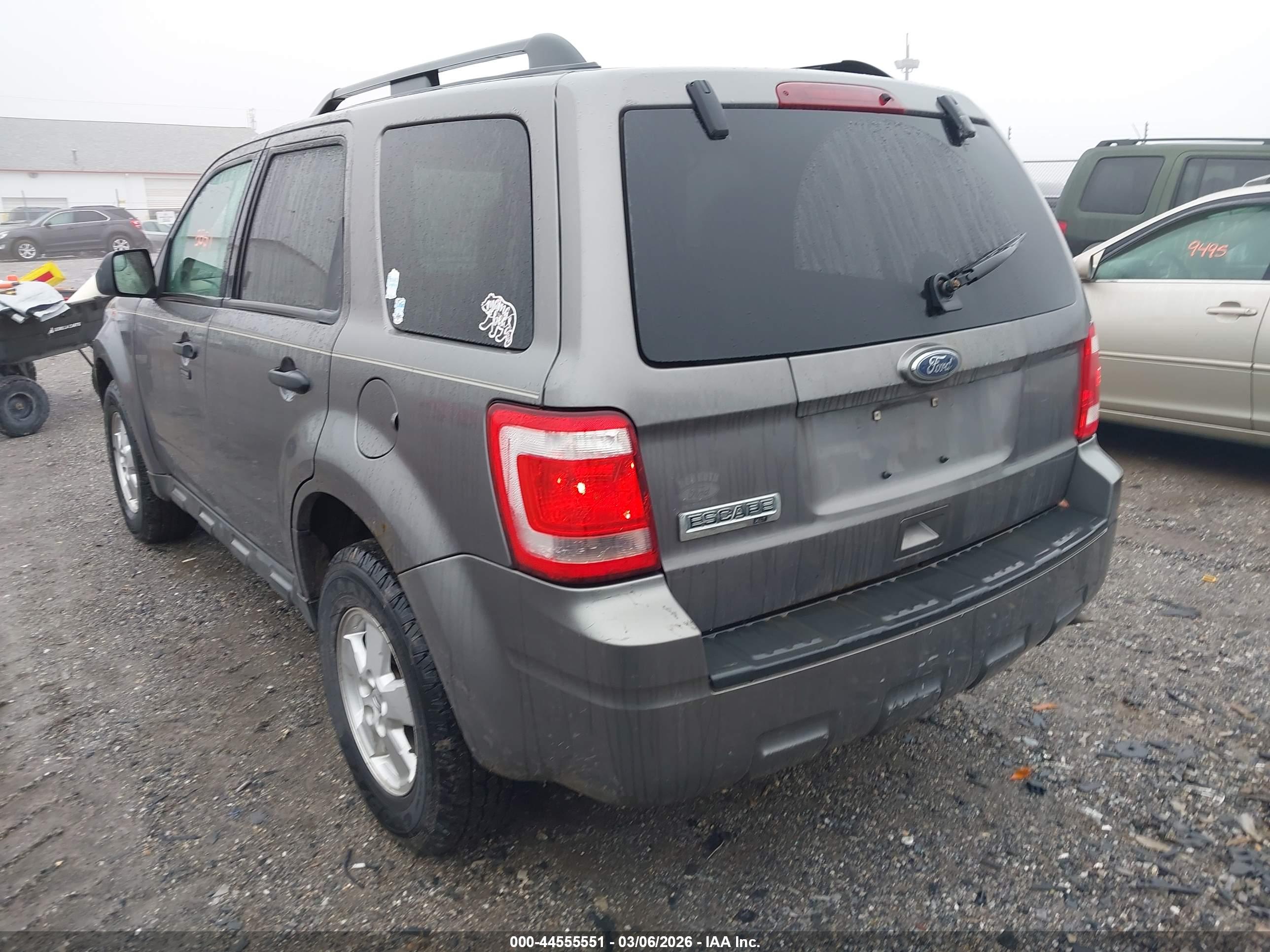 FORD ESCAPE image 3
