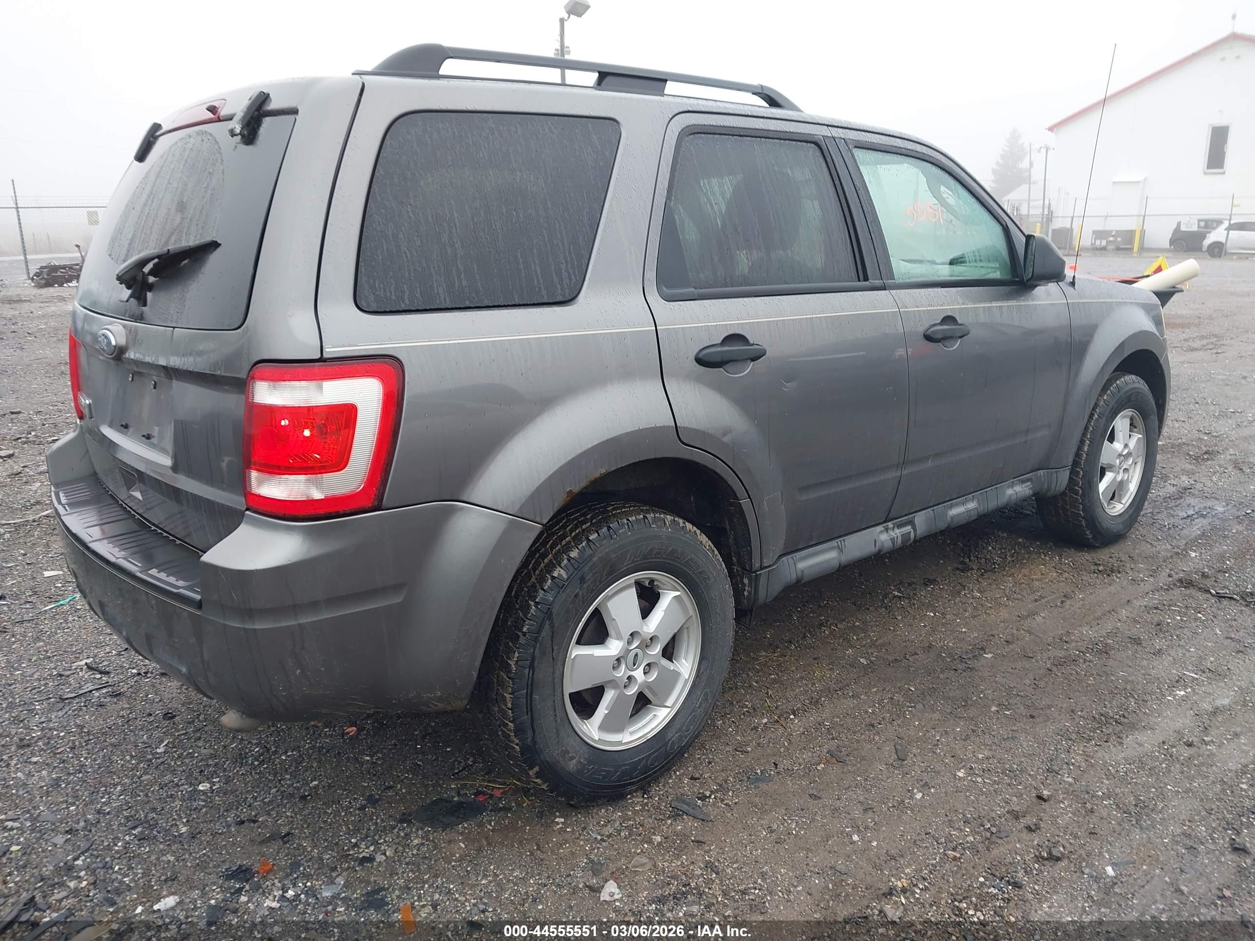 FORD ESCAPE image 4