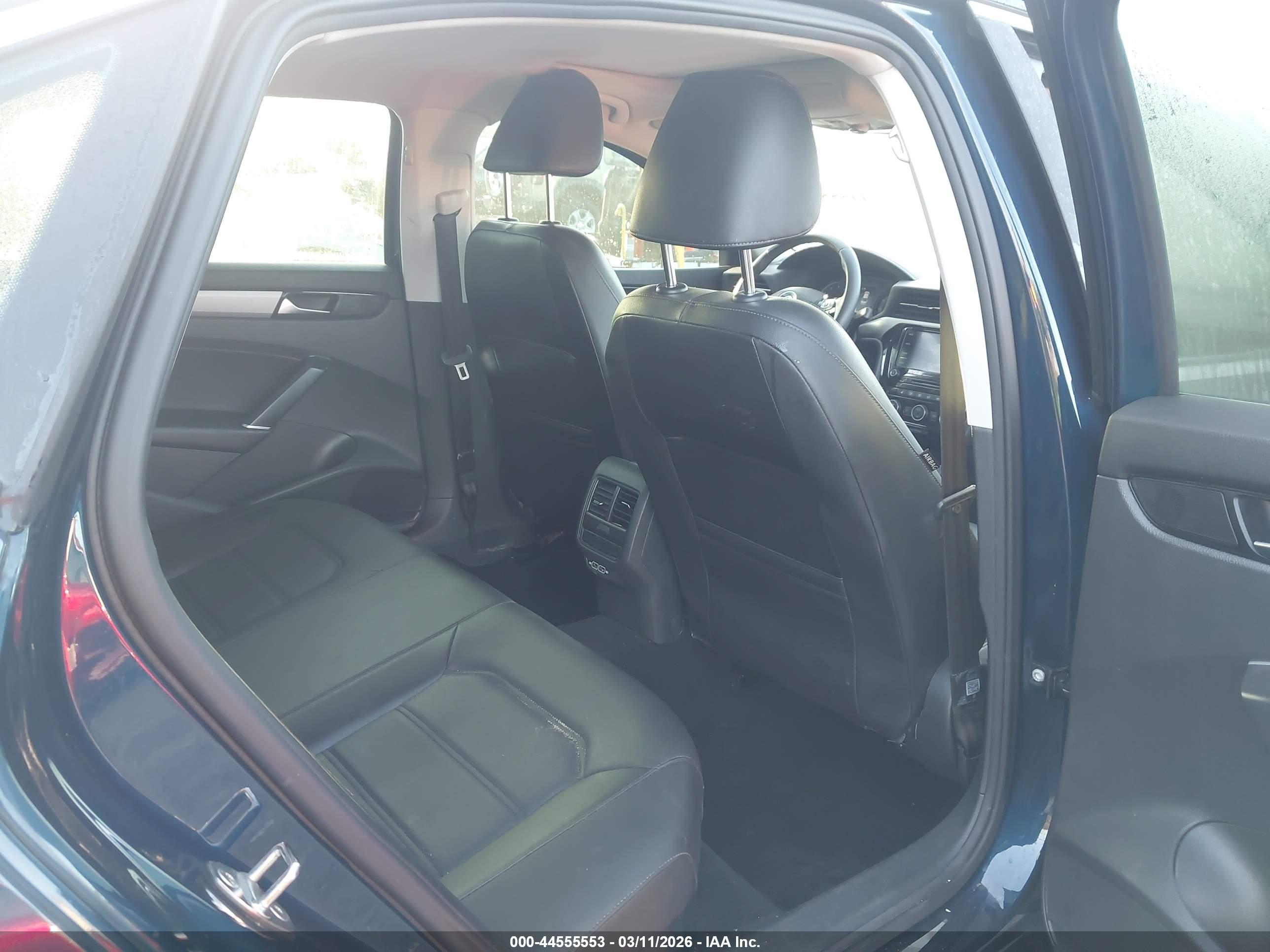 VOLKSWAGEN PASSAT image 8