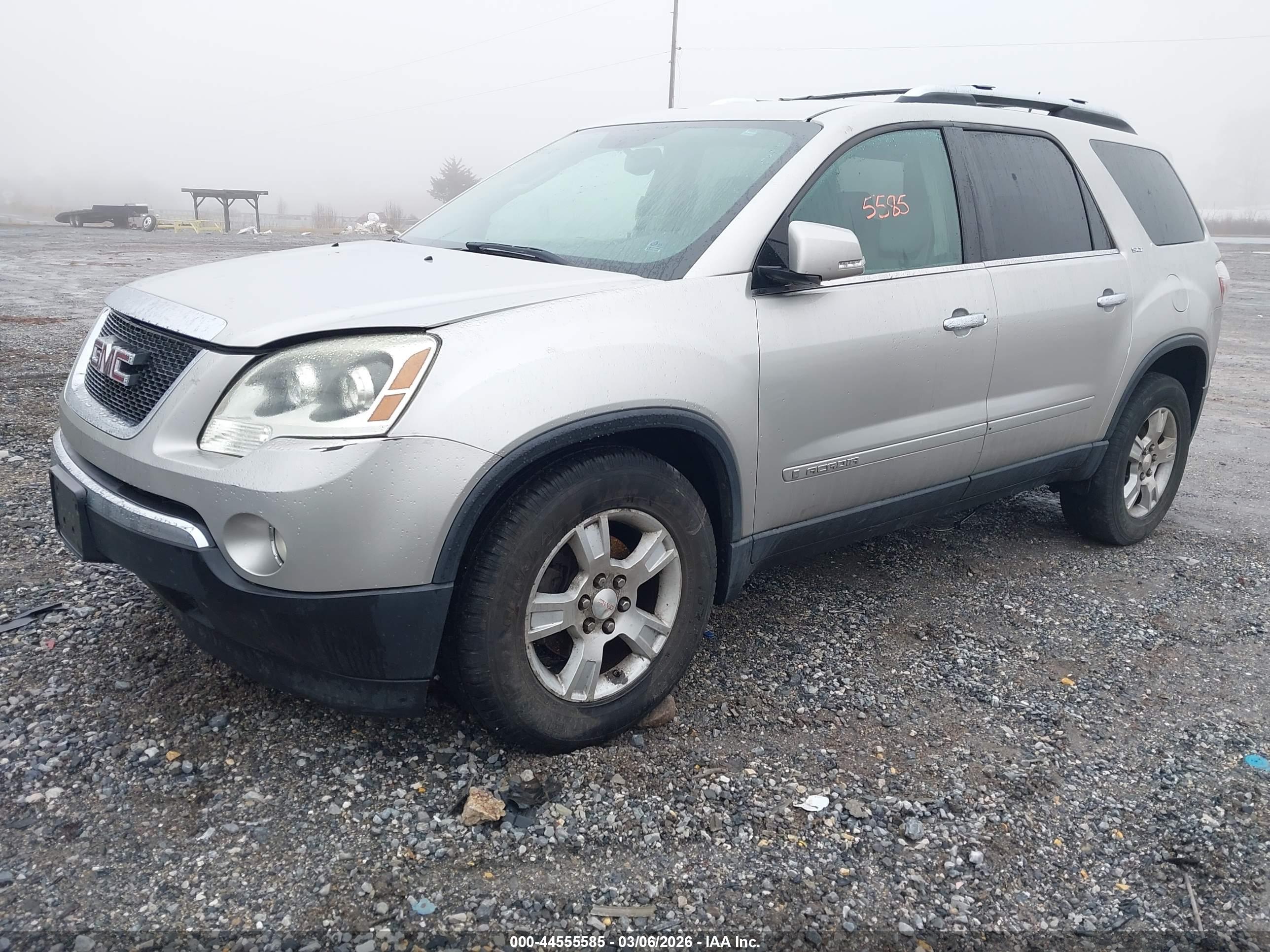 GMC ACADIA image 2