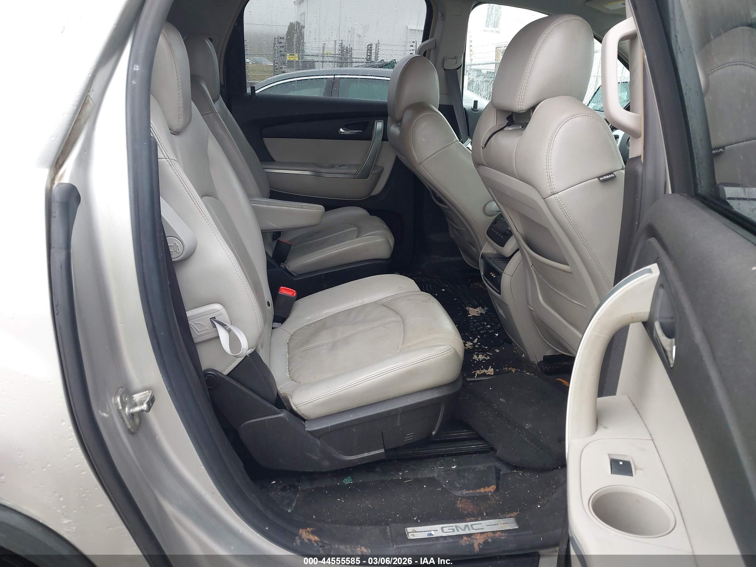 GMC ACADIA image 8