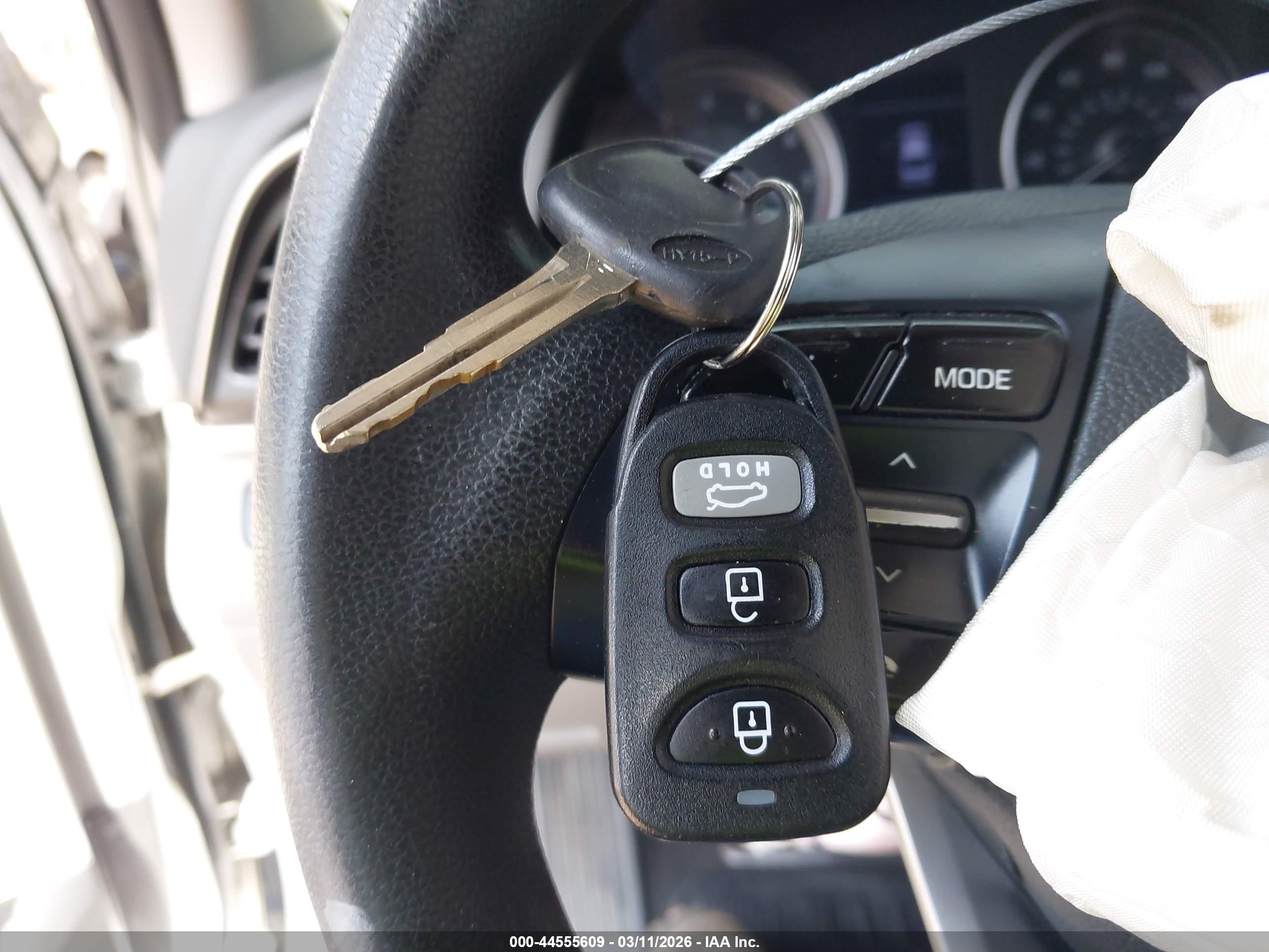 HYUNDAI ELANTRA image 11