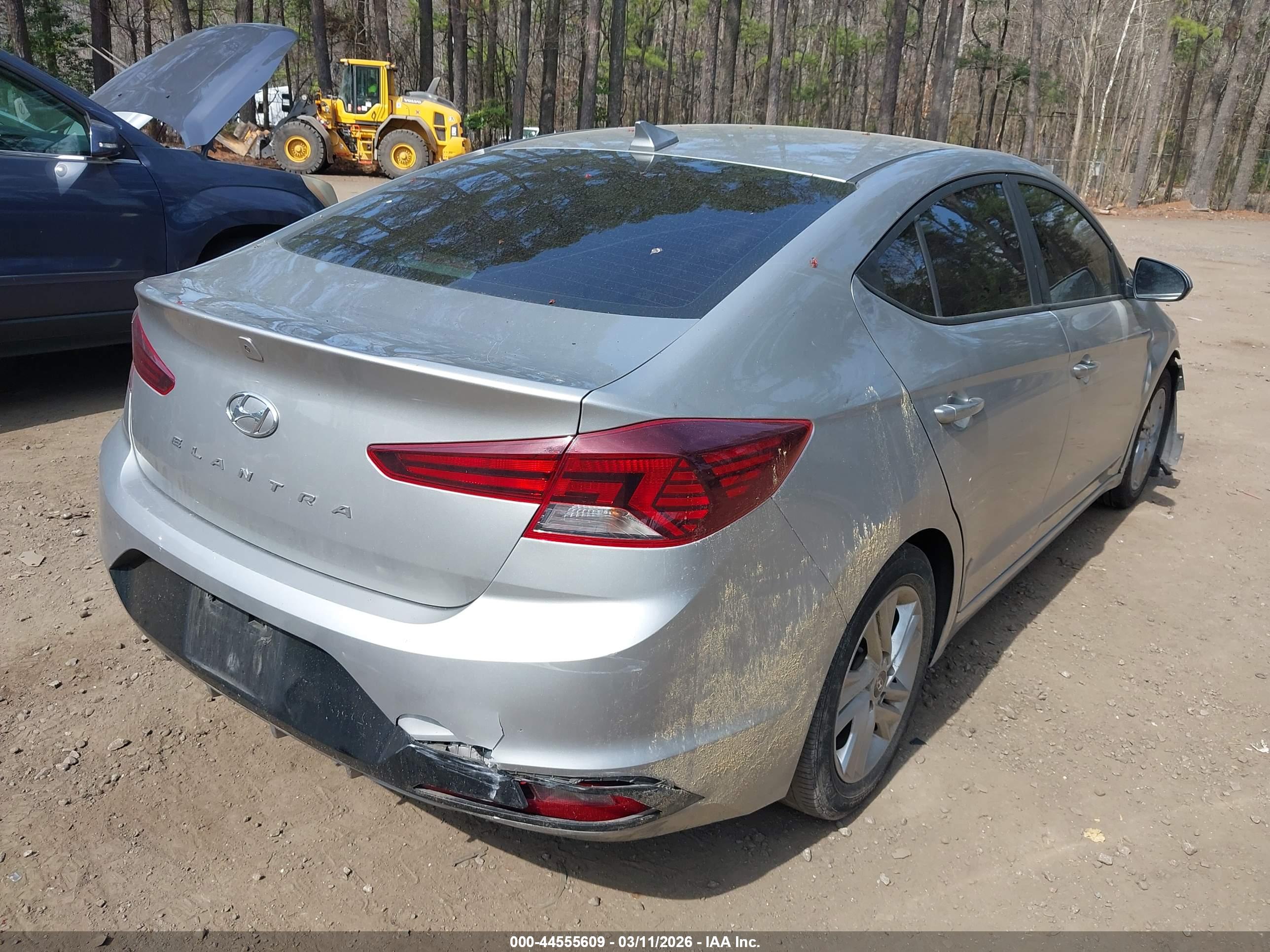 HYUNDAI ELANTRA image 4