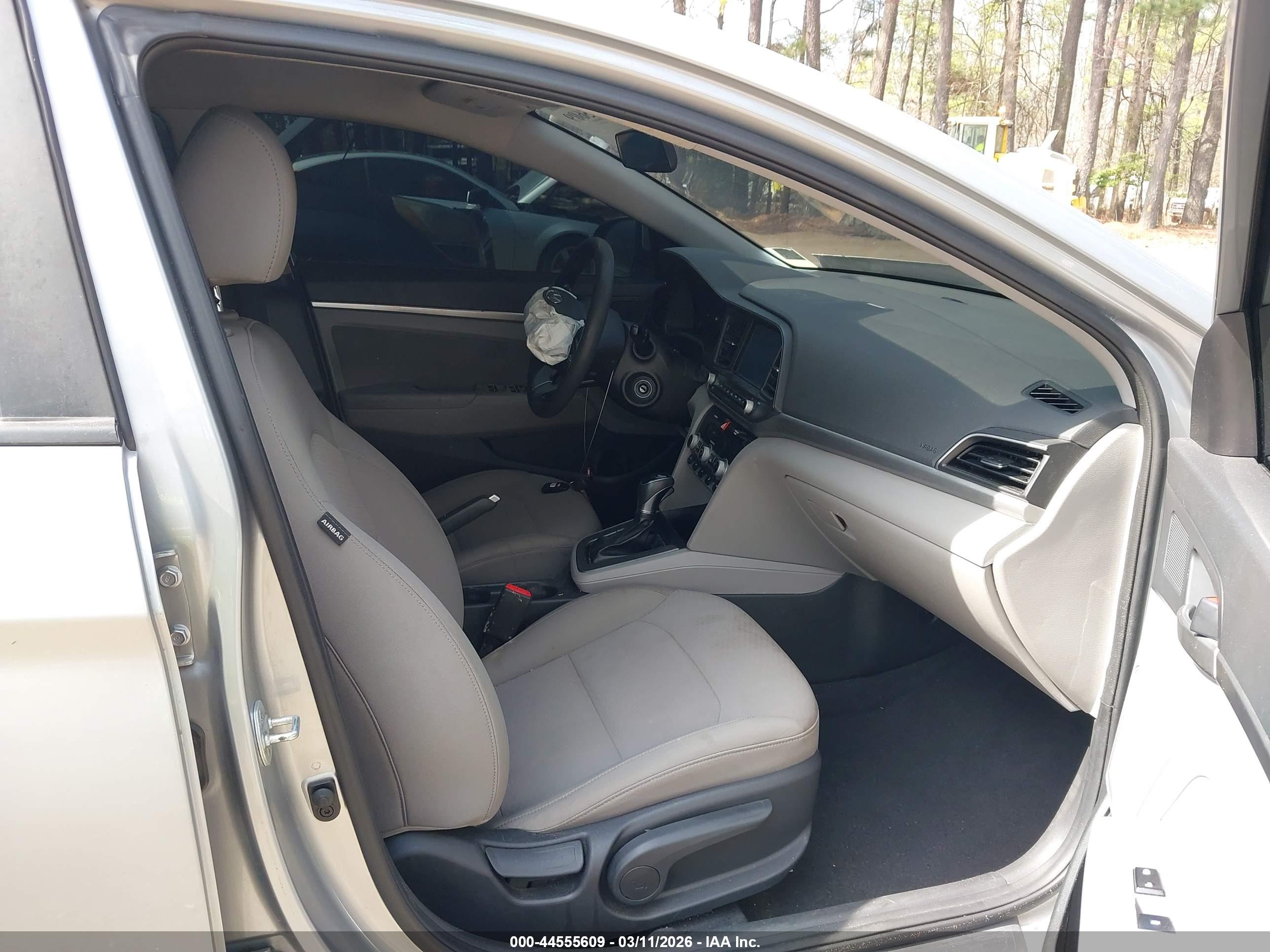 HYUNDAI ELANTRA image 5