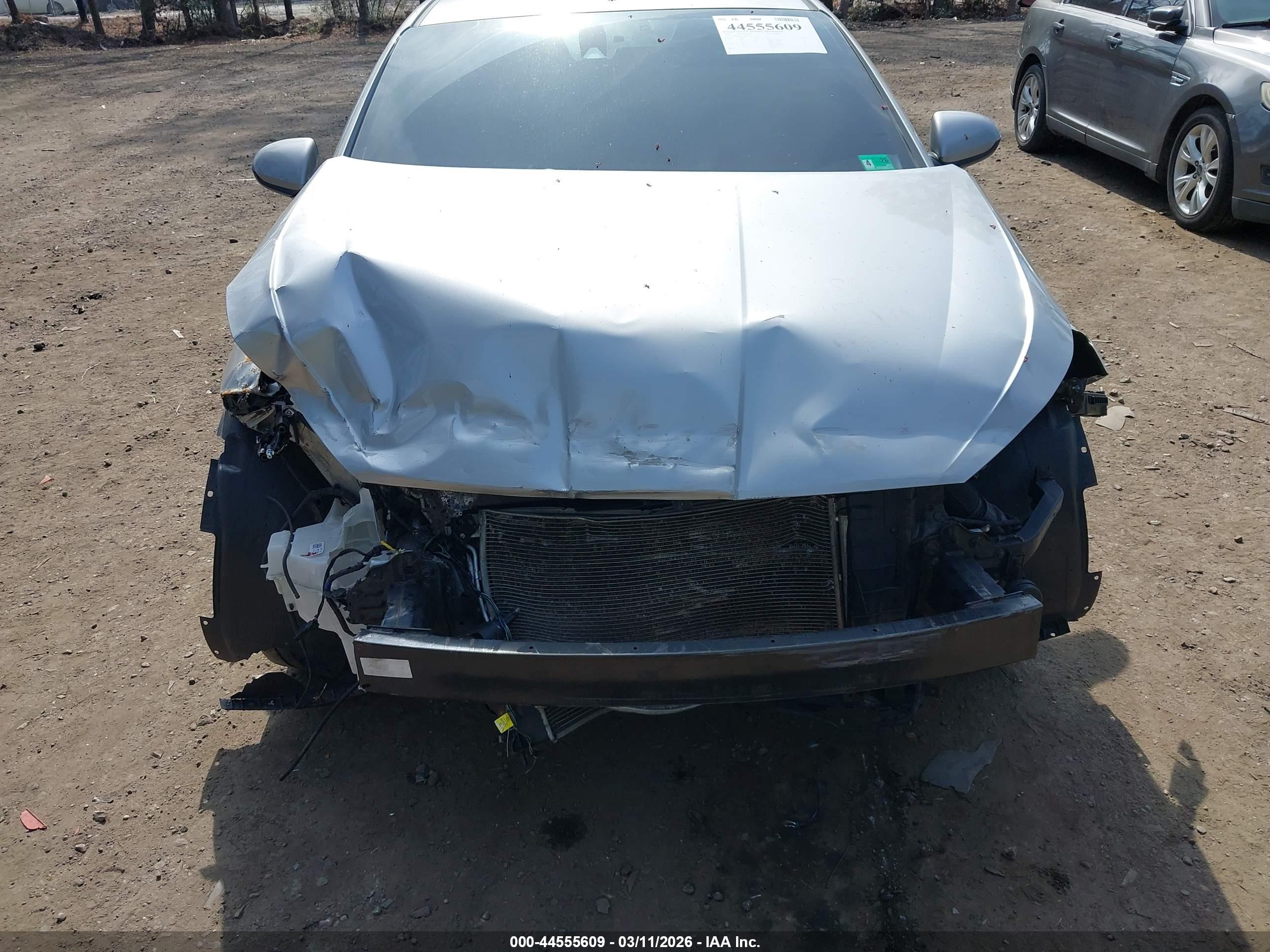 HYUNDAI ELANTRA image 6