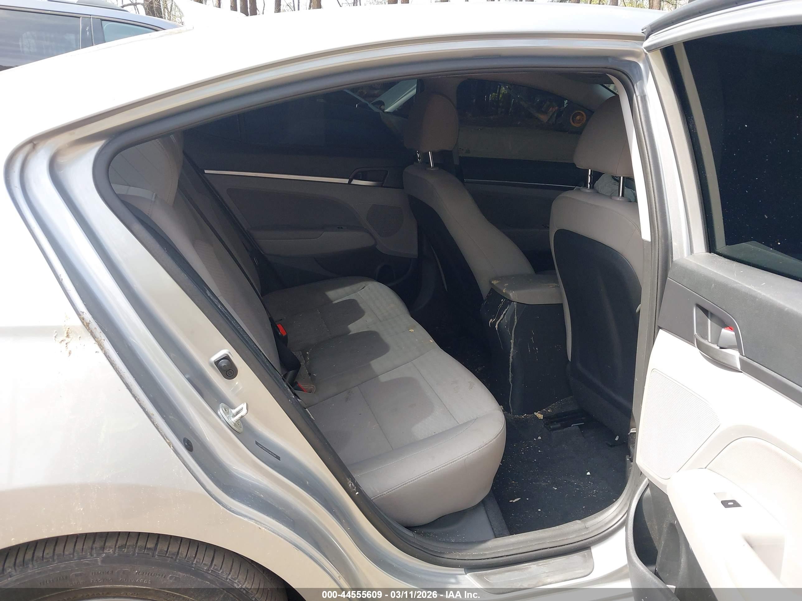 HYUNDAI ELANTRA image 8