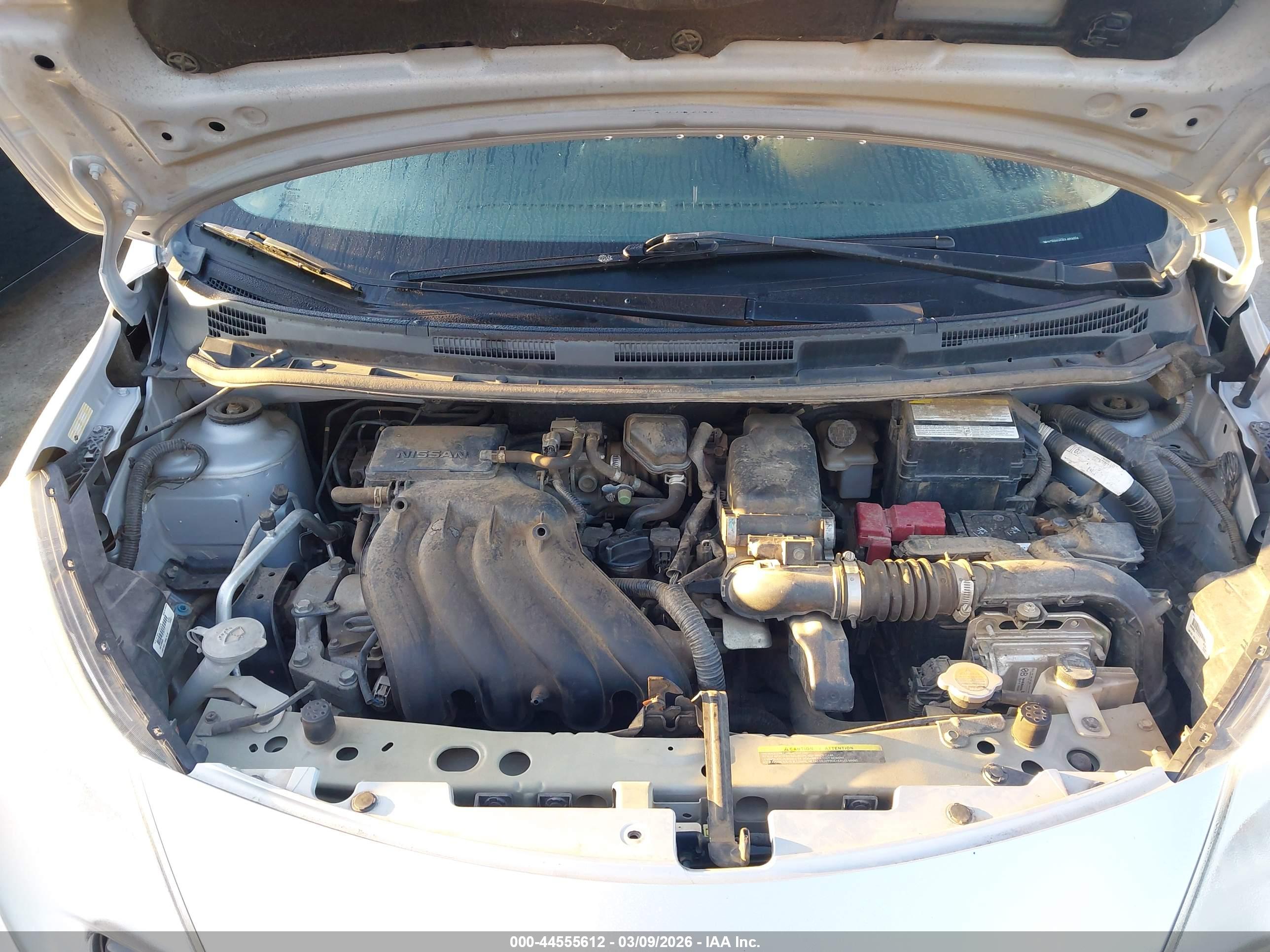 NISSAN VERSA image 10