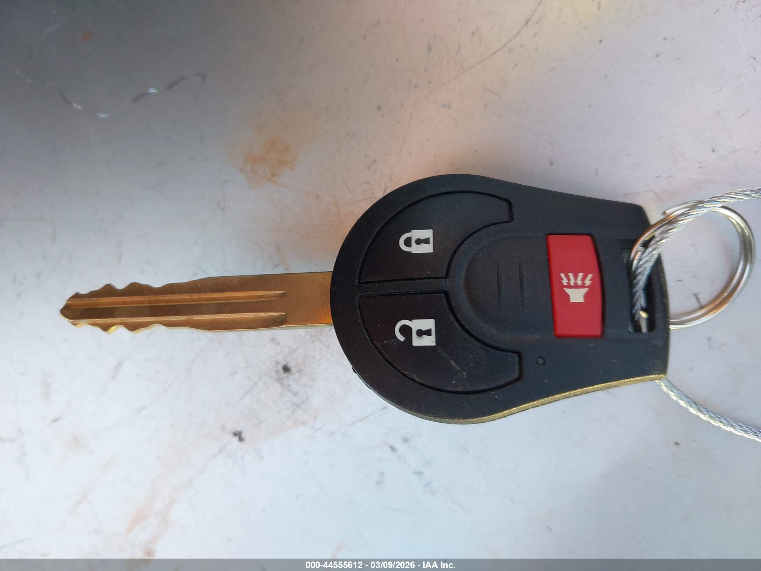 NISSAN VERSA image 11