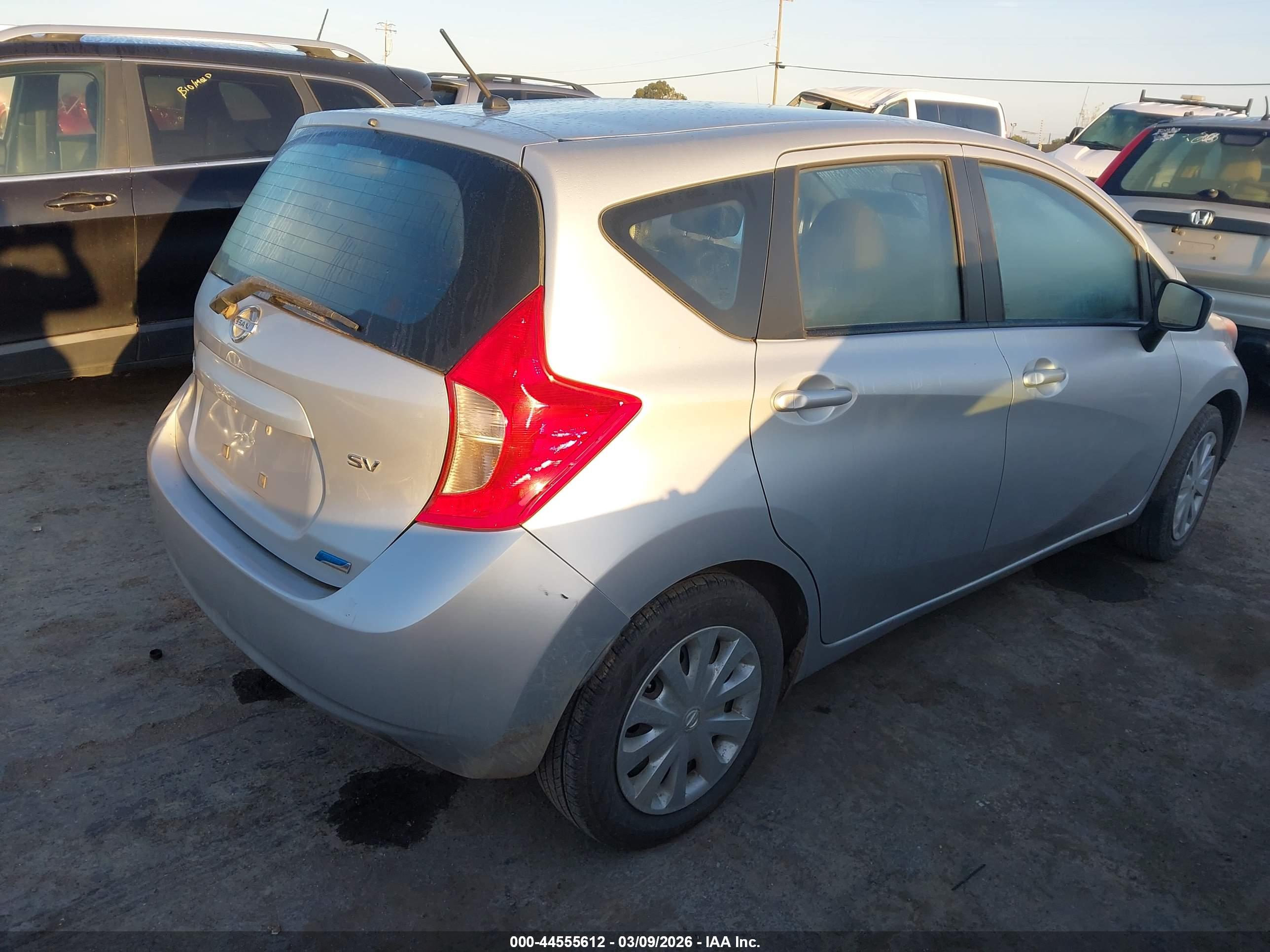 NISSAN VERSA image 4