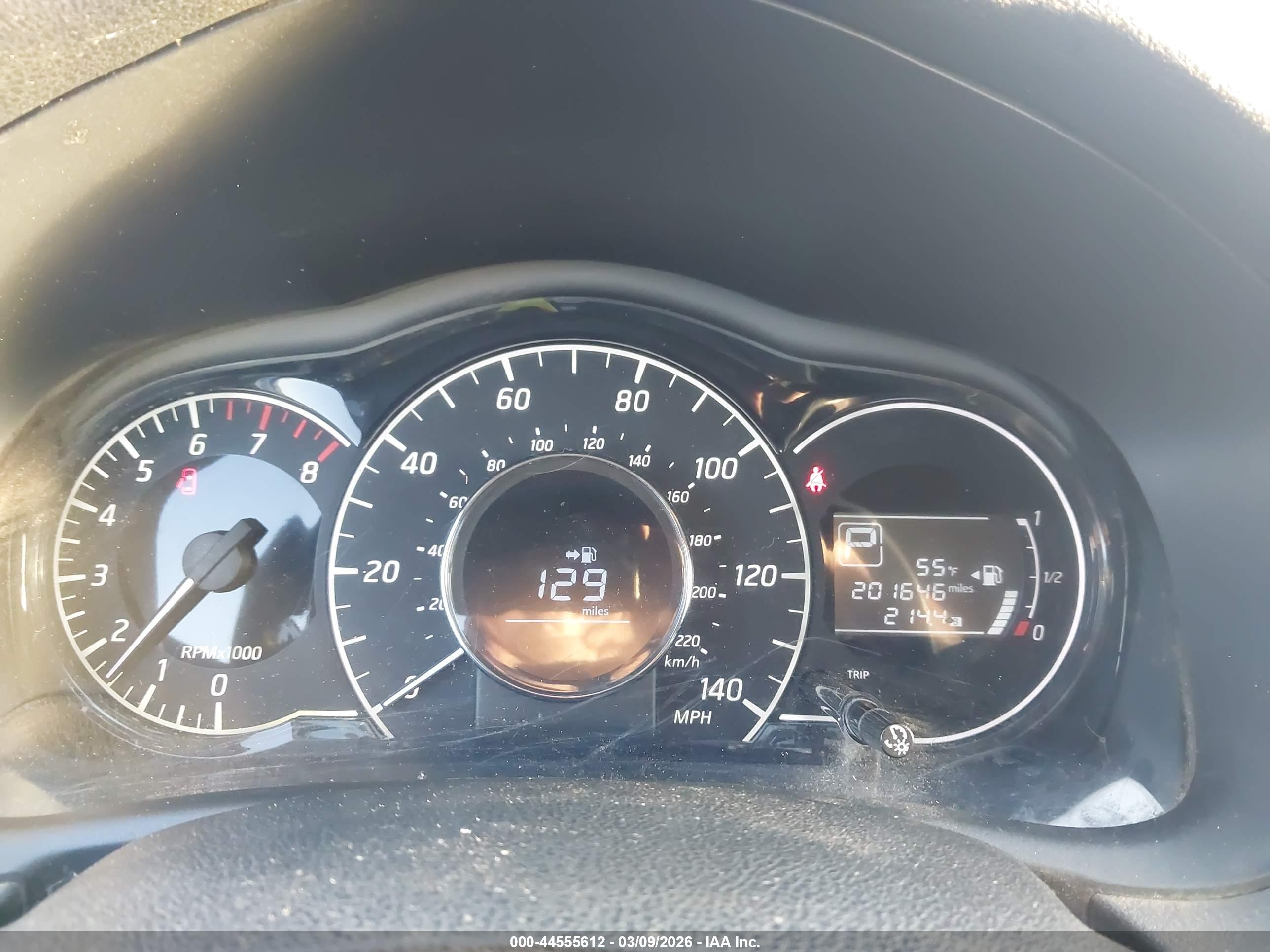 NISSAN VERSA image 7