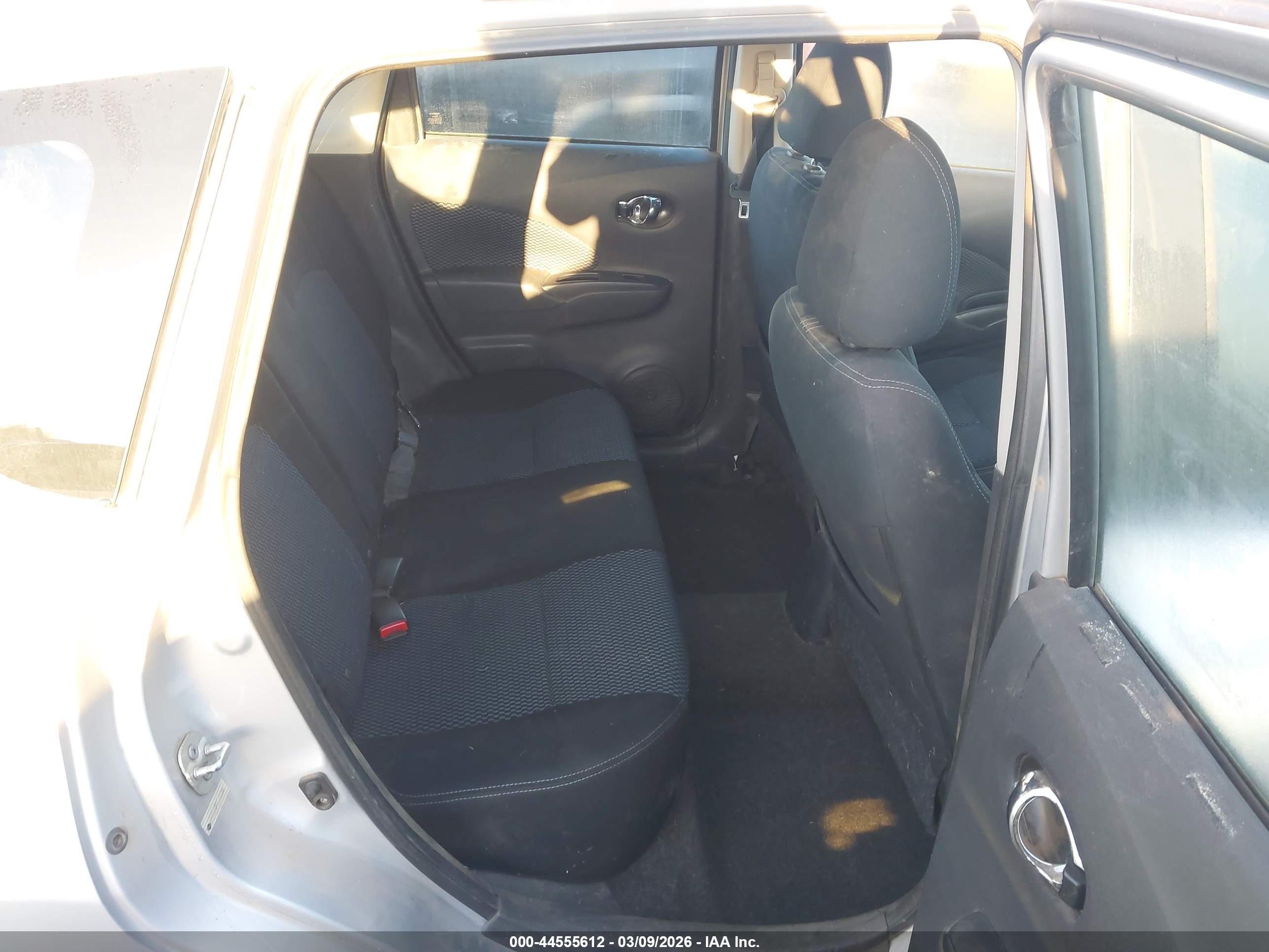 NISSAN VERSA image 8