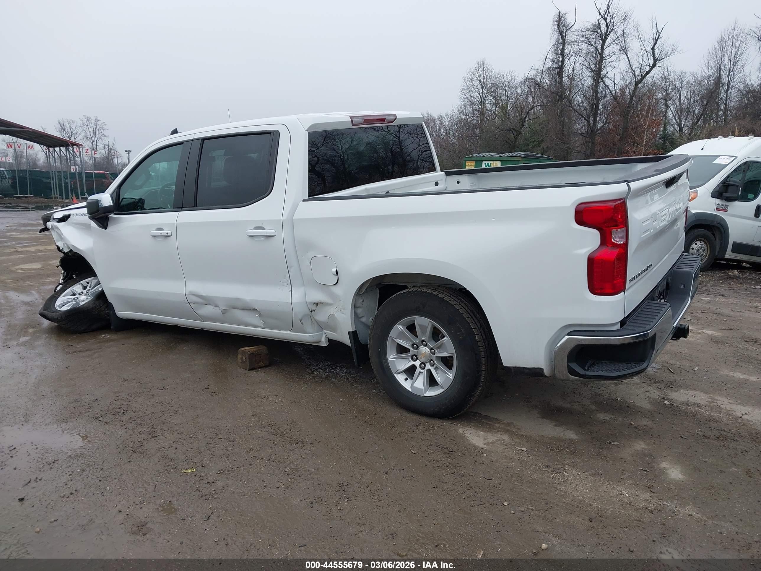 CHEVROLET SILVERADO image 3