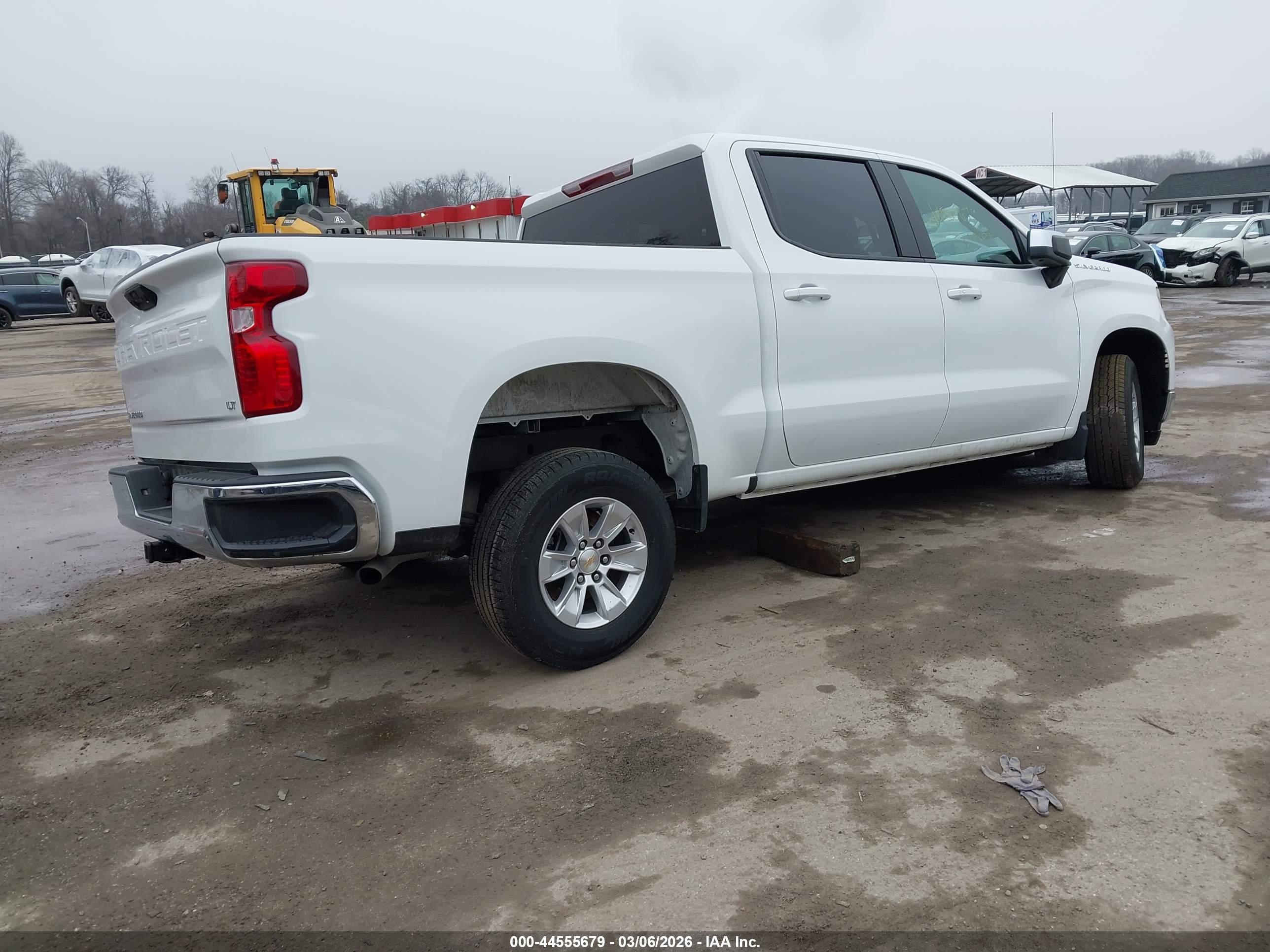 CHEVROLET SILVERADO image 4