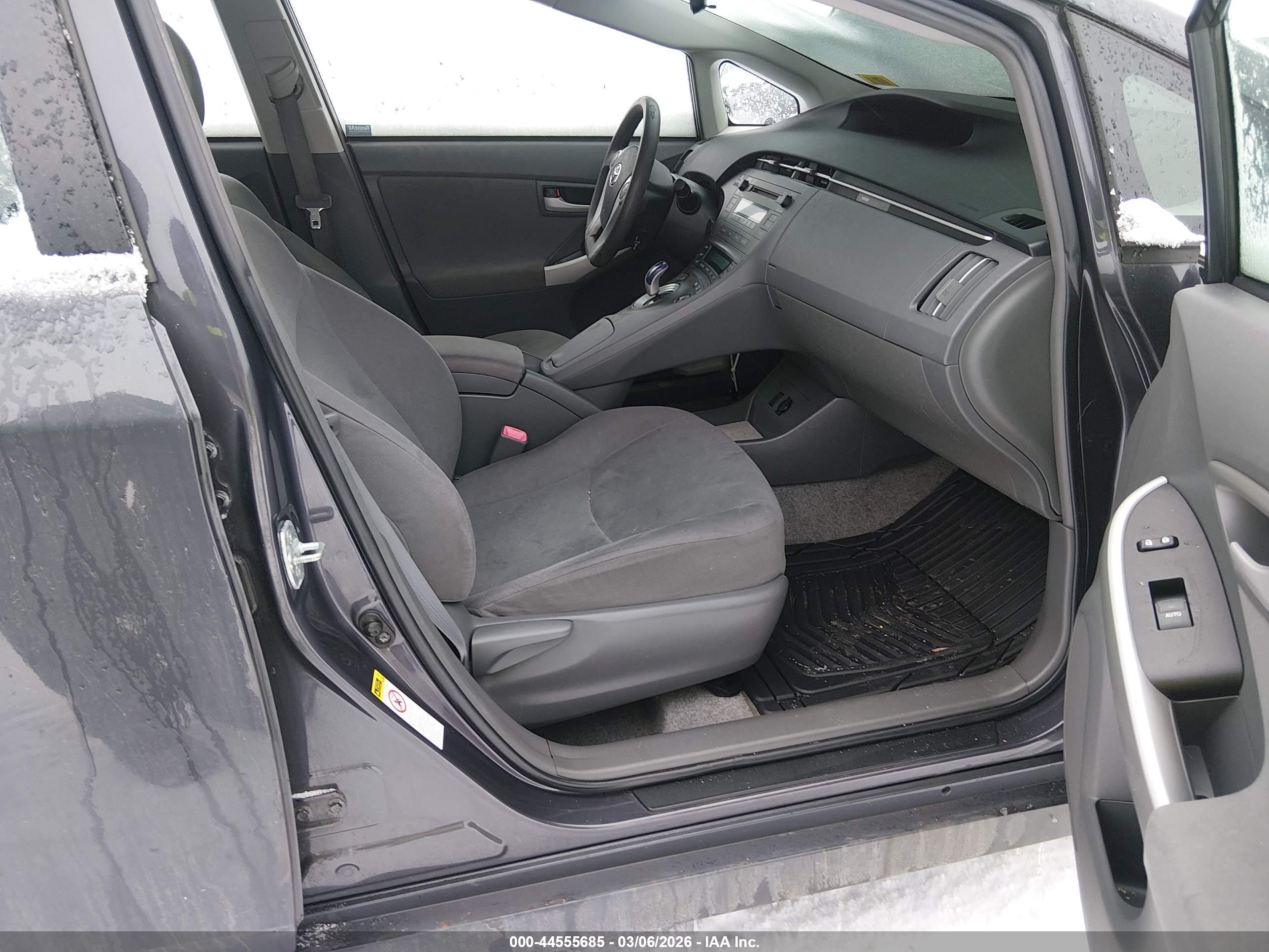 TOYOTA PRIUS image 5